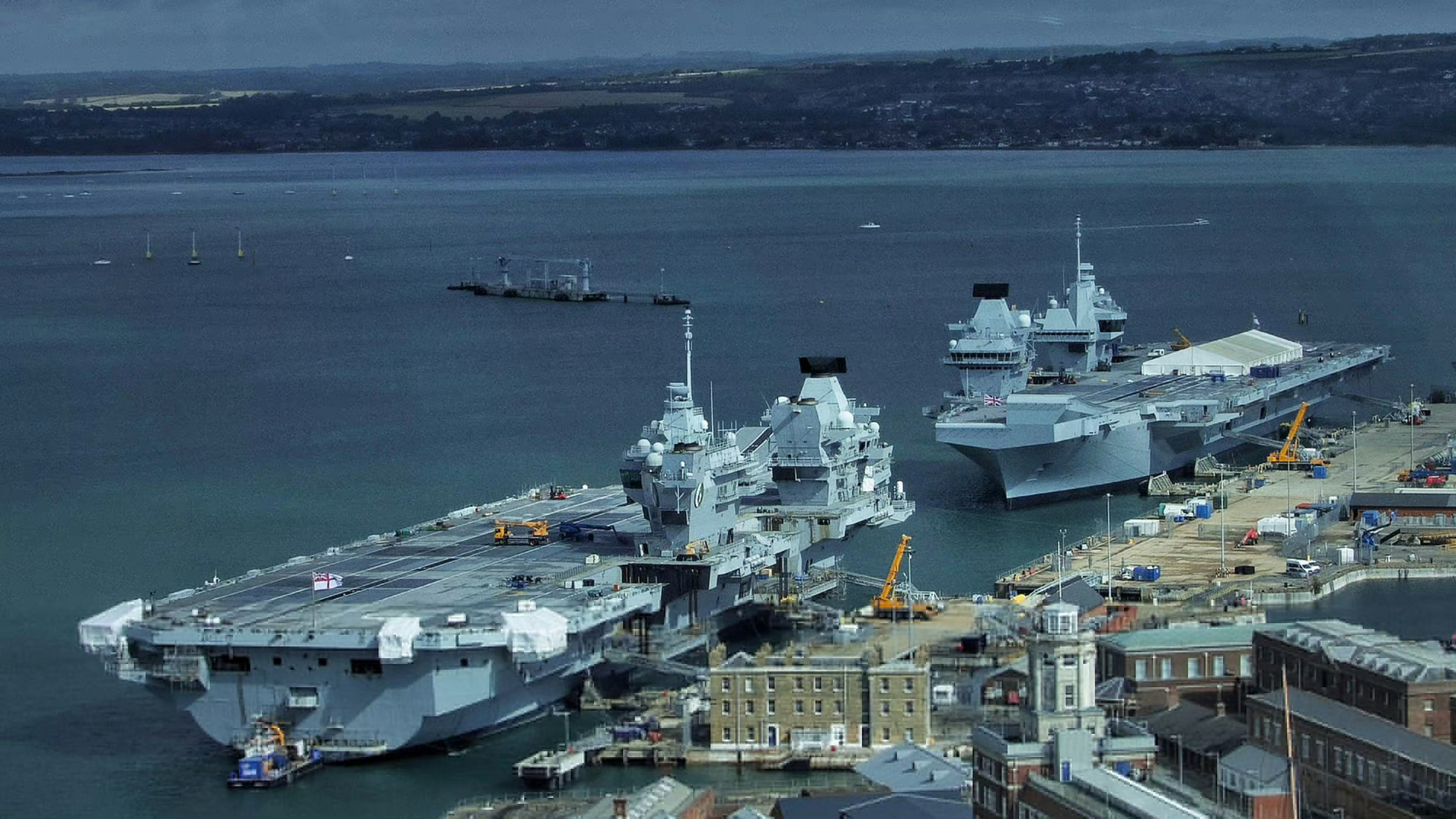 英国皇家海军两艘航空母舰伊丽莎白女王号和威尔士亲王号,这么多年