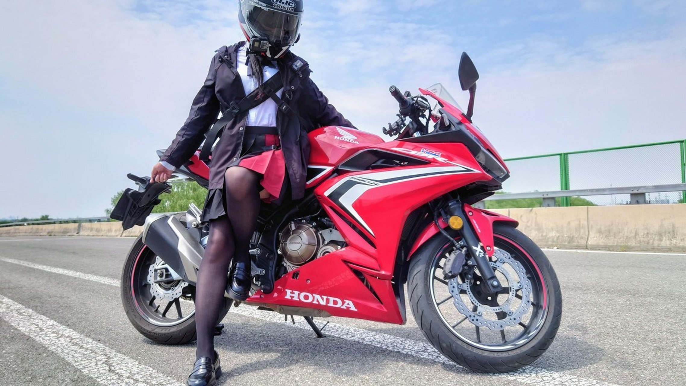 黑丝美女配机车