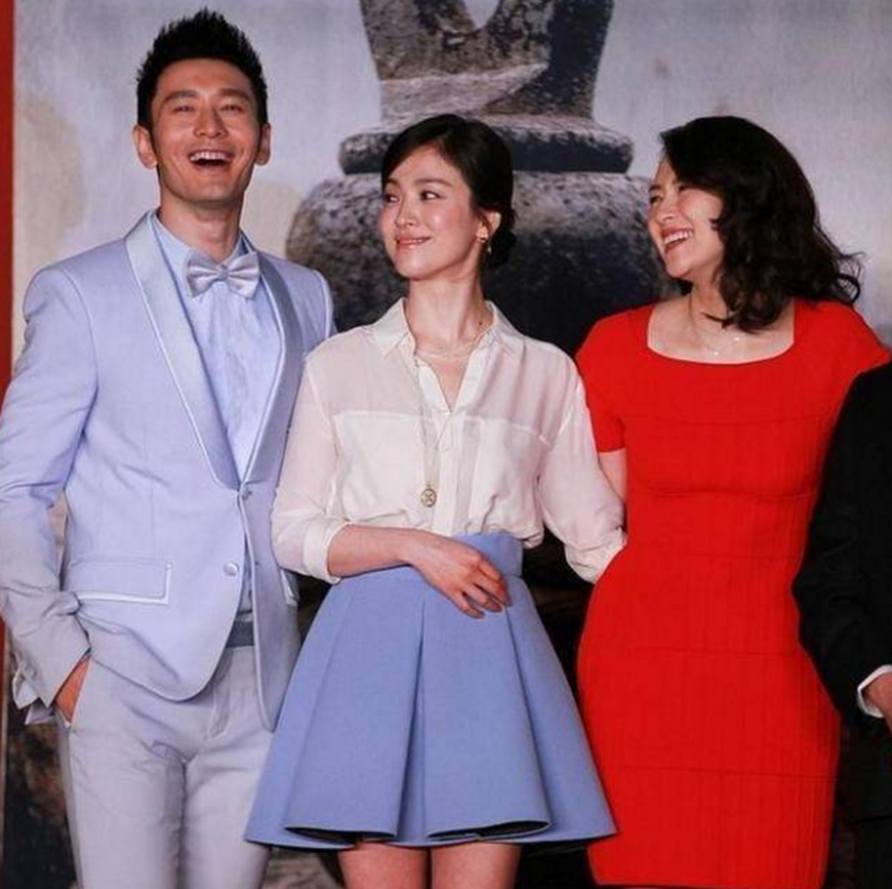 好绝一张图,合影的黄晓明,章子怡,宋慧乔全离婚!