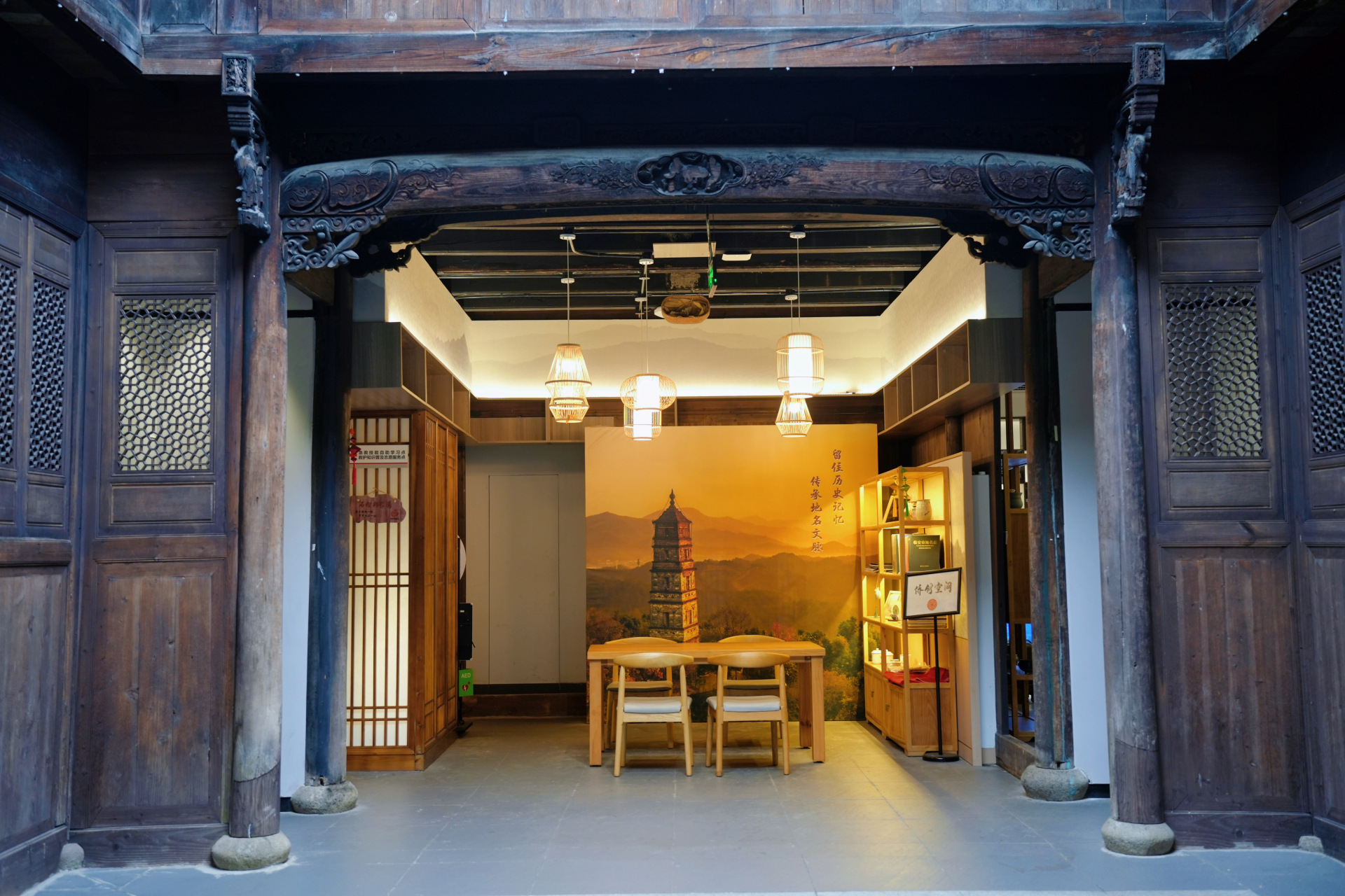 龙门秘境位于浙江杭州市临安区高虹镇,由石门,龙上,大山三个行政村