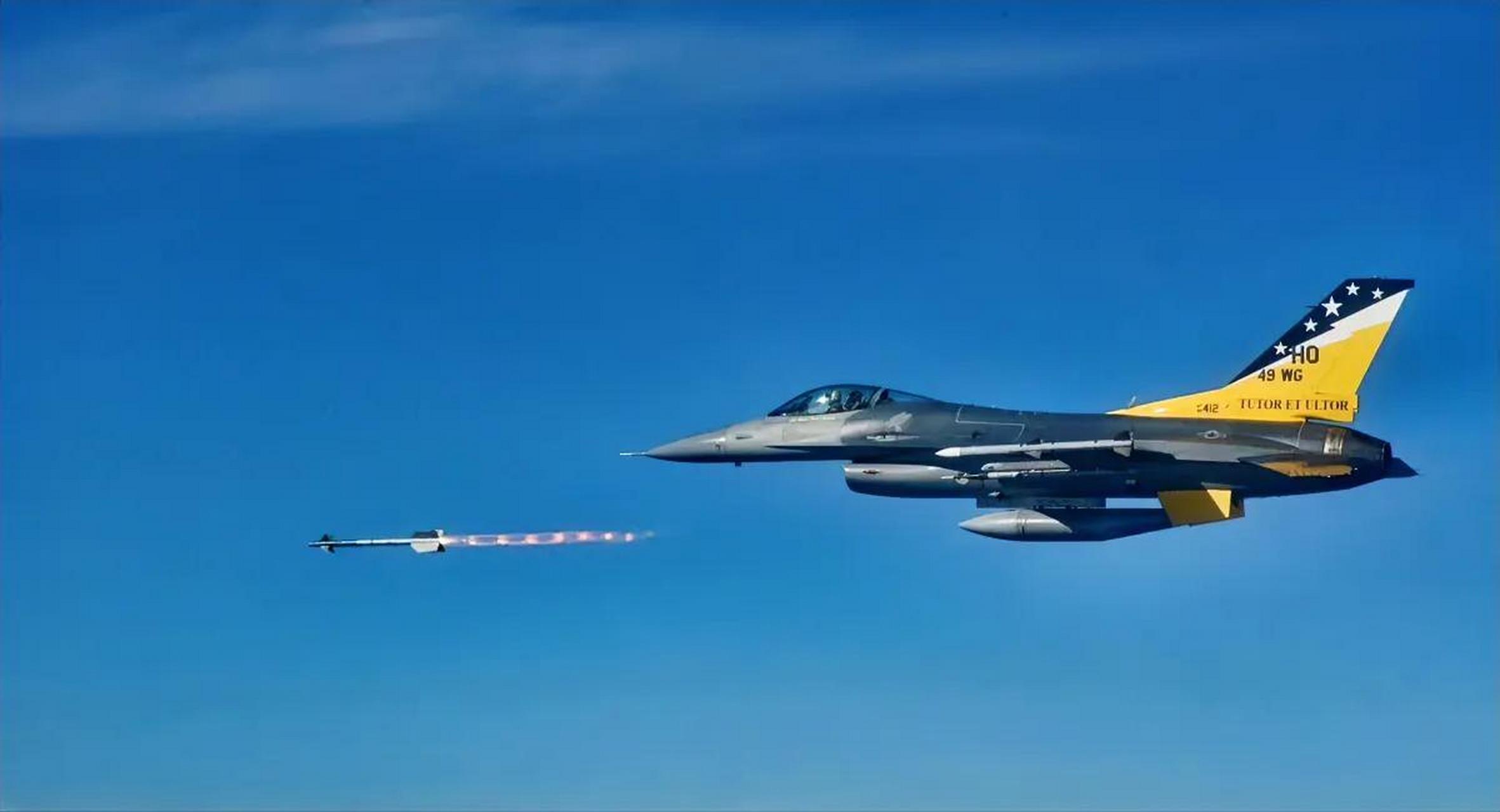 加拿大决定向提供43枚aim-9响尾蛇空空导弹.