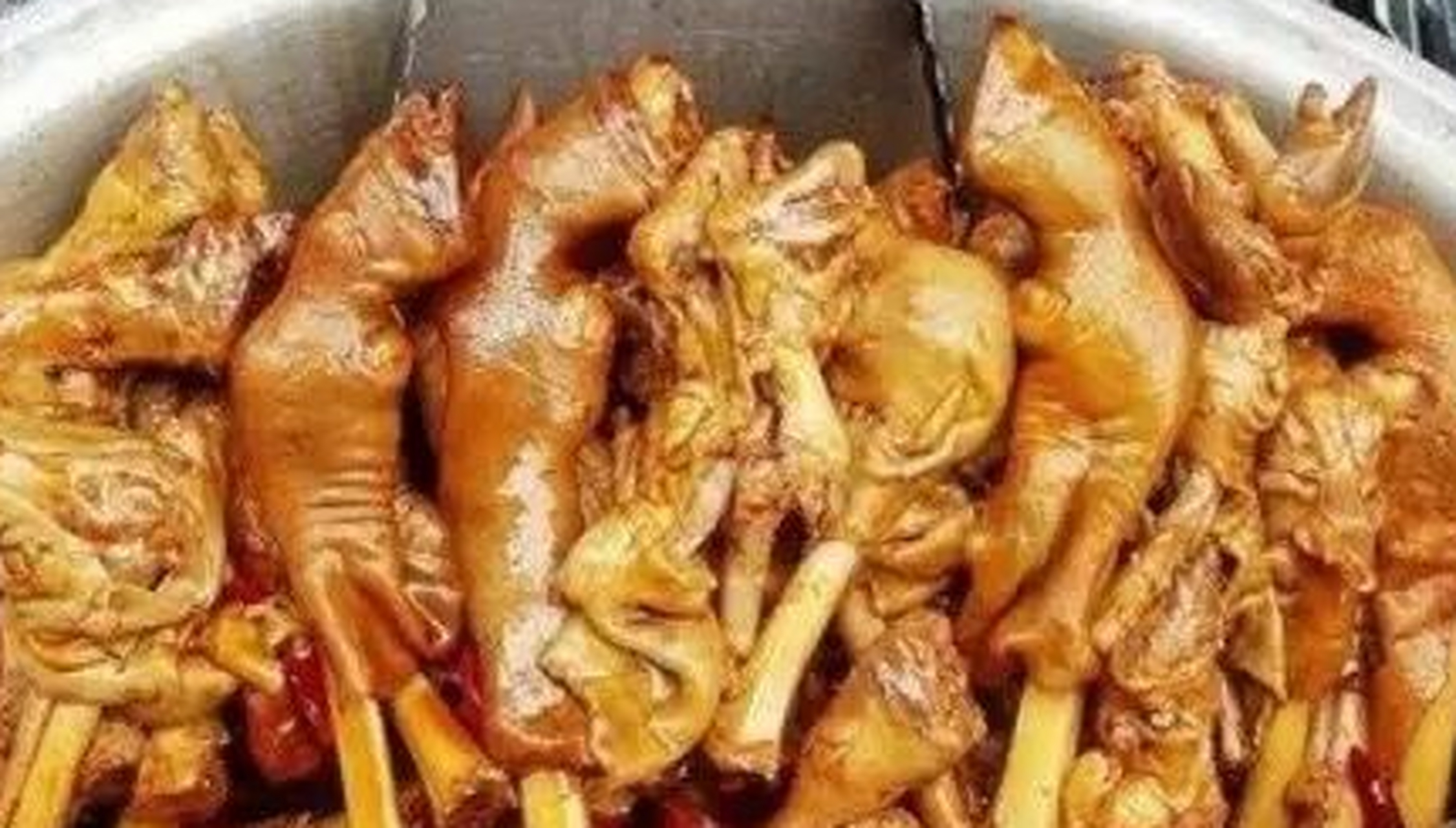 胡辣羊蹄 烹制味美适口的羊蹄,羊头是新疆维吾尔,回等穆斯林民族的