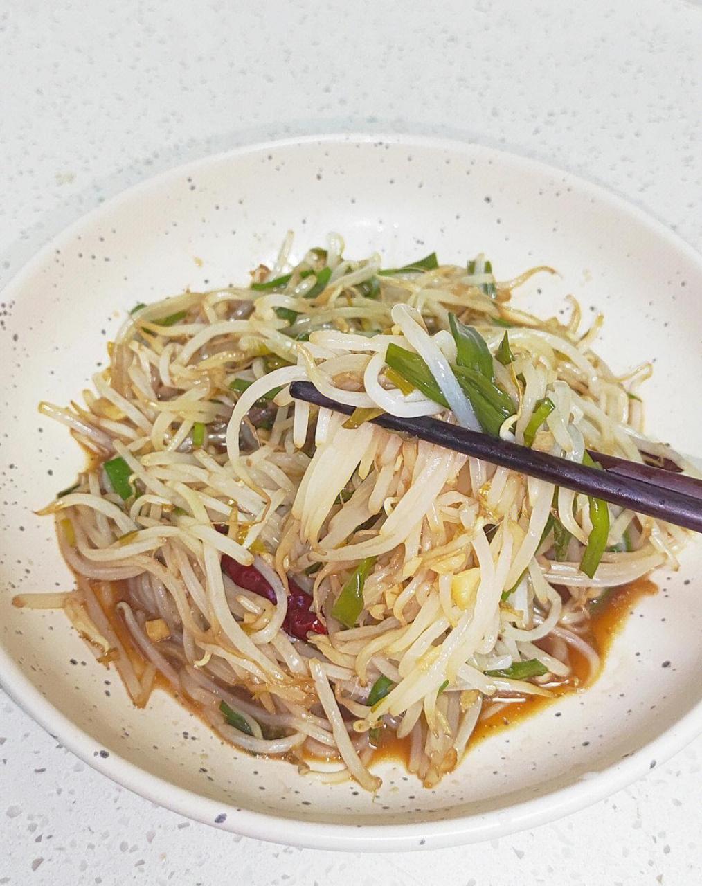 酸爽开胃的豆芽菜真的好好吃呀 作为控糖小能手价格便宜热量低 是