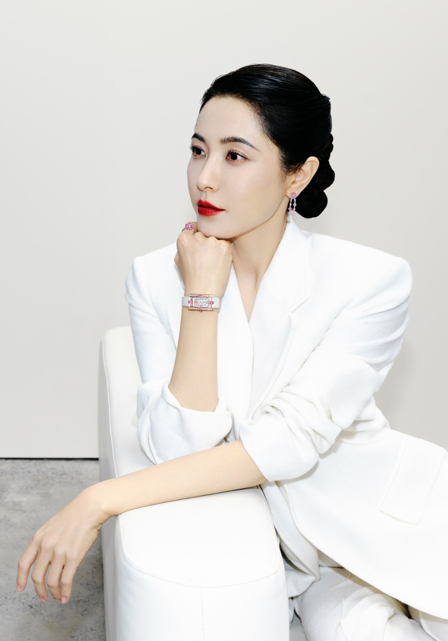 曾黎明艳端庄大气之美!