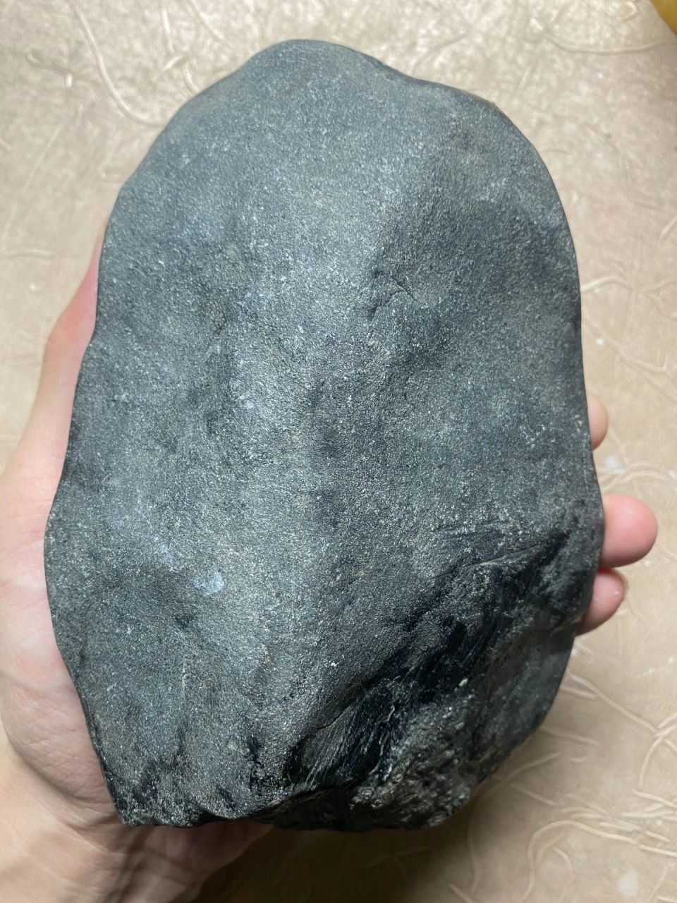 1公斤,龙肯敞口,皮壳紧致,翻砂细腻,荧光四起,空度极好,冰味十足,种老