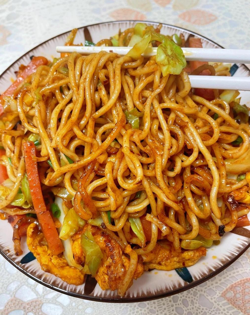 今天吃:老干妈麻酱炒面78干香干香～ 一口气吃了一大盘[吧唧r]老香