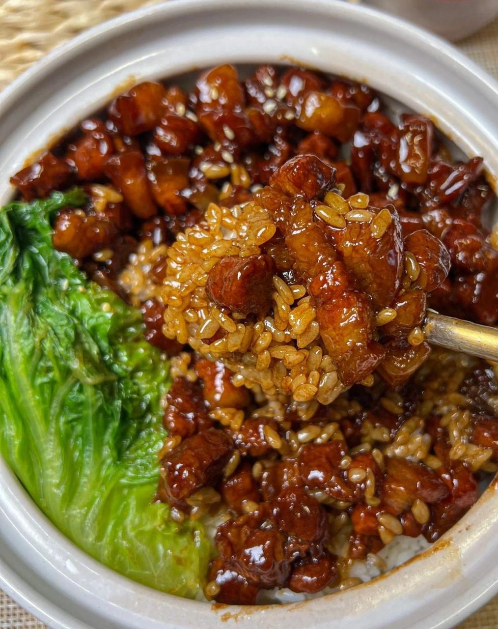 我可以天天吃这个红烧肉丁拌饭!