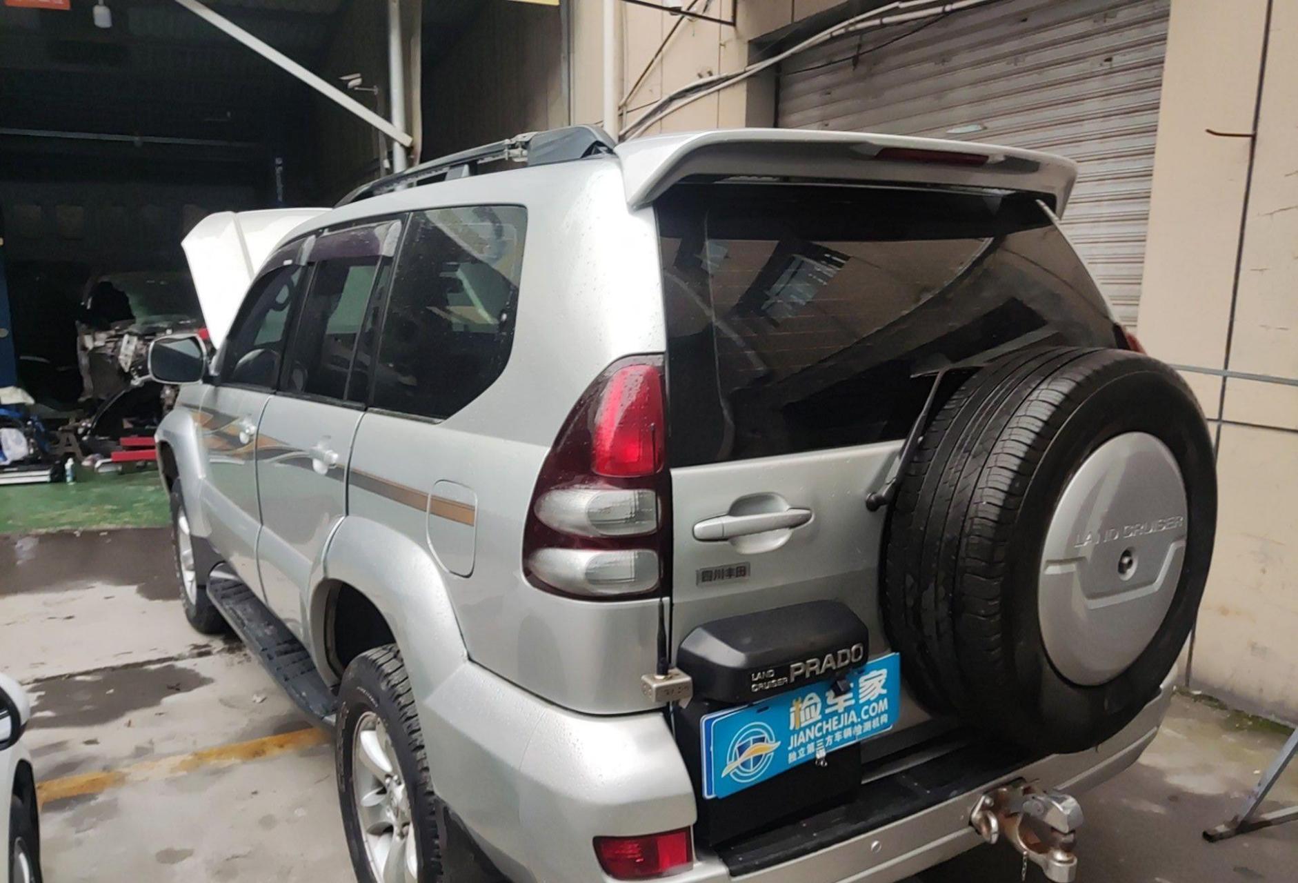 昨天在湖北武汉,帮粉丝检测了一台05款丰田普拉多4.