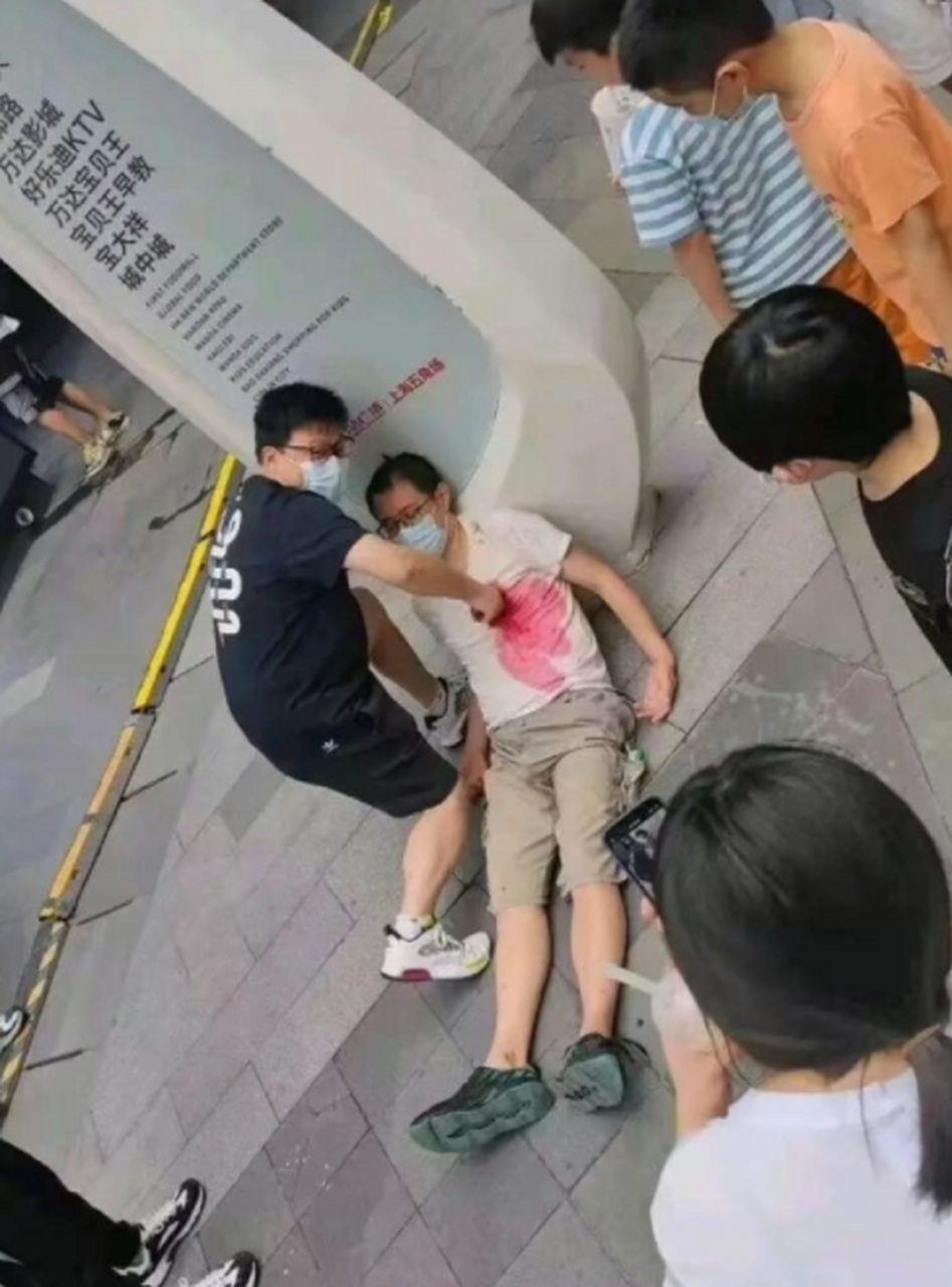 警察过来都想踹你一脚