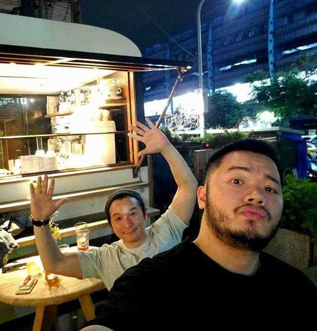 罗志祥经纪人与同性别男友结婚,两人同穿情侣装交换戒指幸福满满.