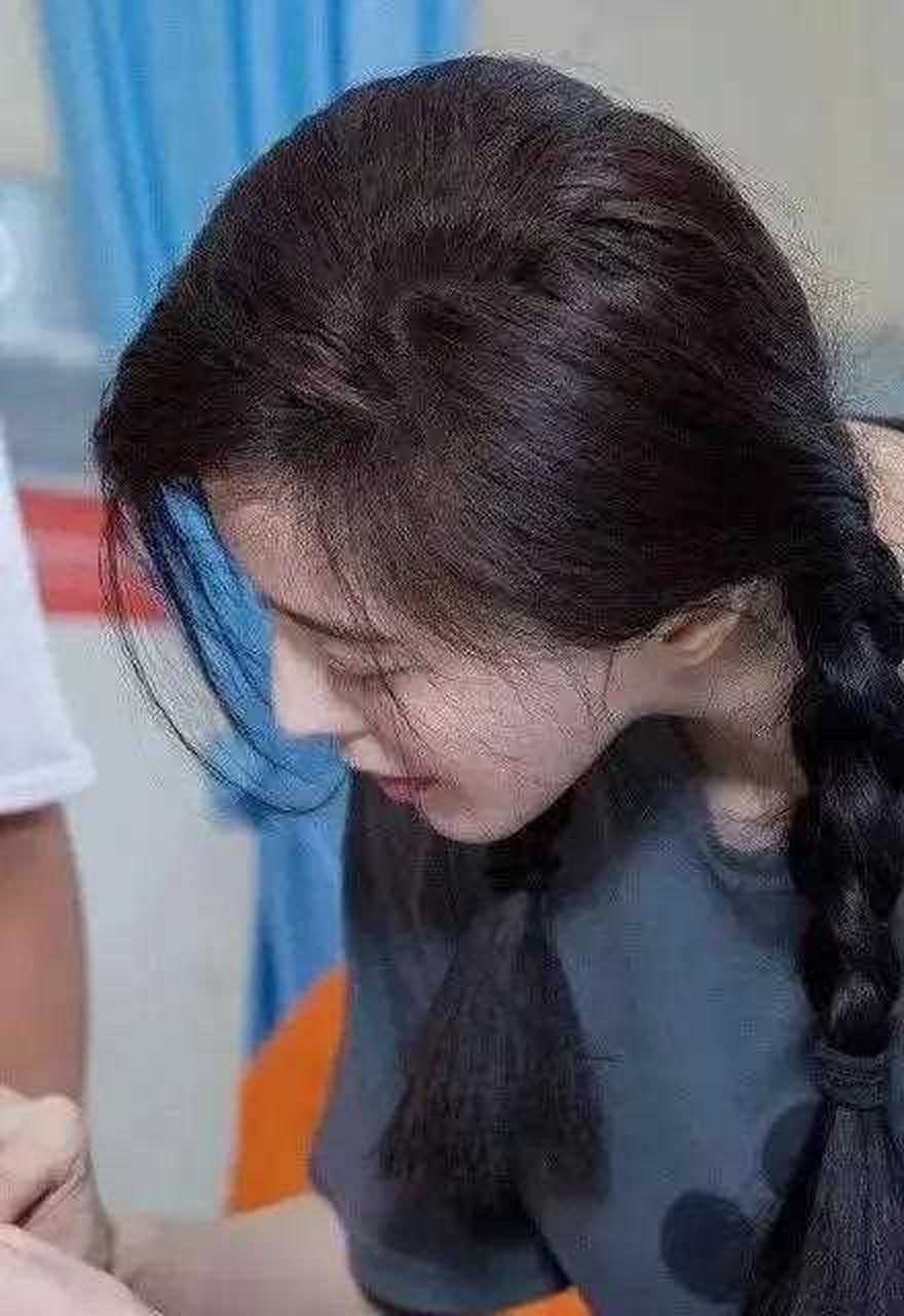 不懂就问,这些女明星是真实发量 还是戴了假发片啊?