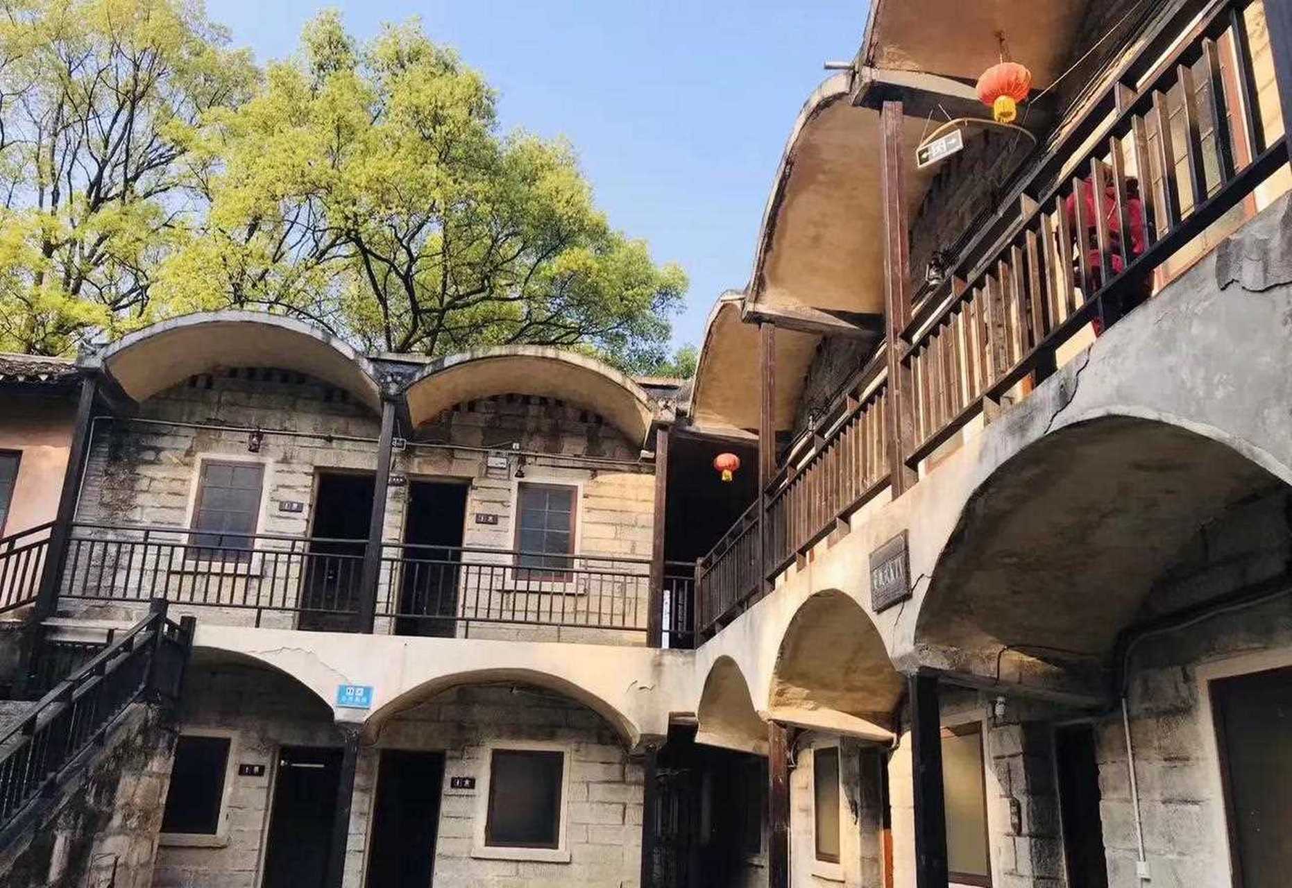 北碚西山坪苓茏苑,是一家集"乡村酒店,水果采摘,观光旅游,休闲养生"为