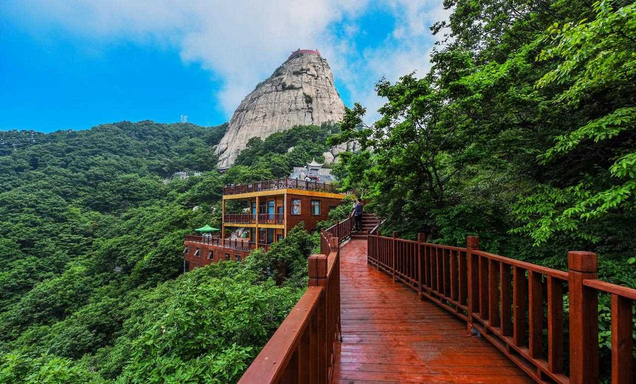 南召,位于河南省西南部,伏牛山南麓,南阳盆地北缘,是河南南阳市下辖县