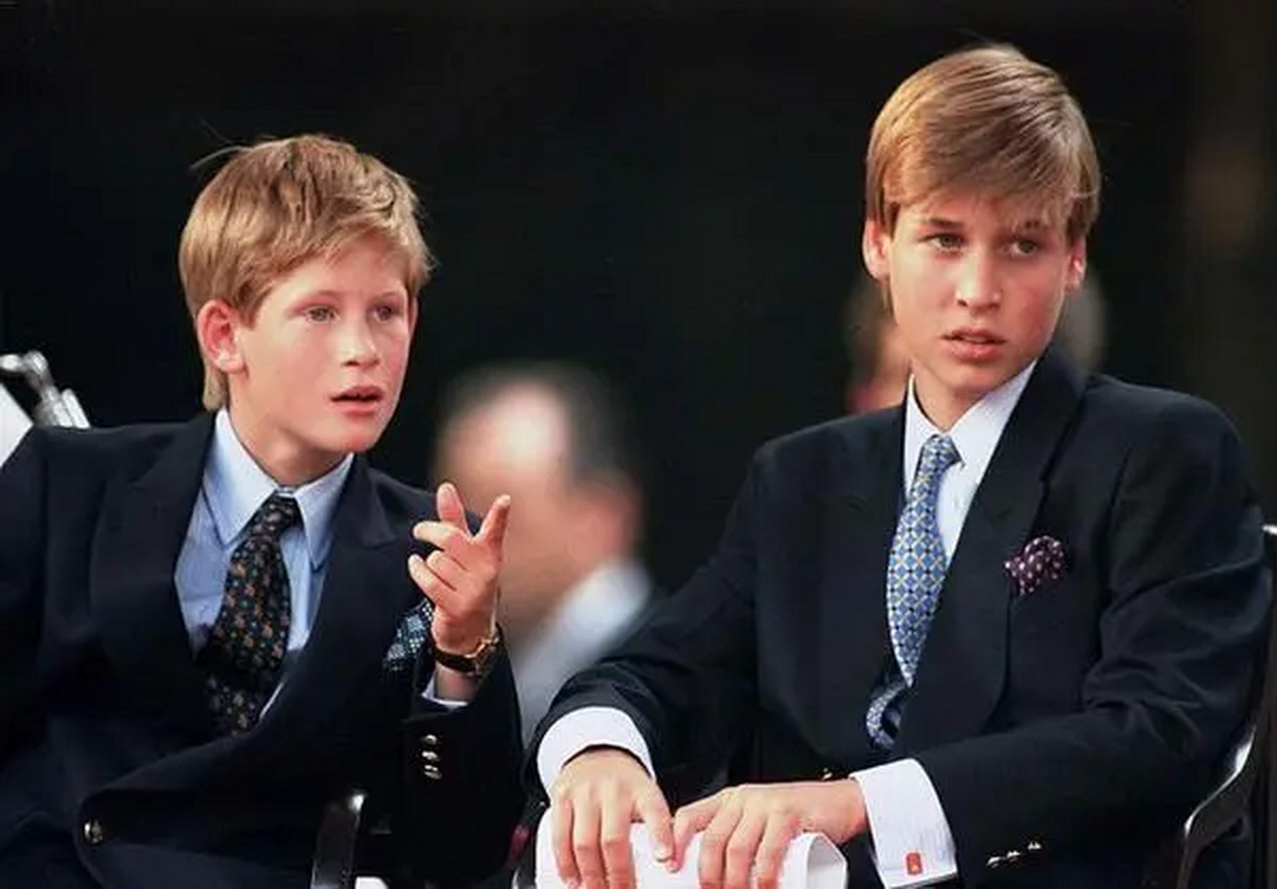 英国威廉王子和哈里王子的童年照,小时候兄弟俩总是在一起,形影不离