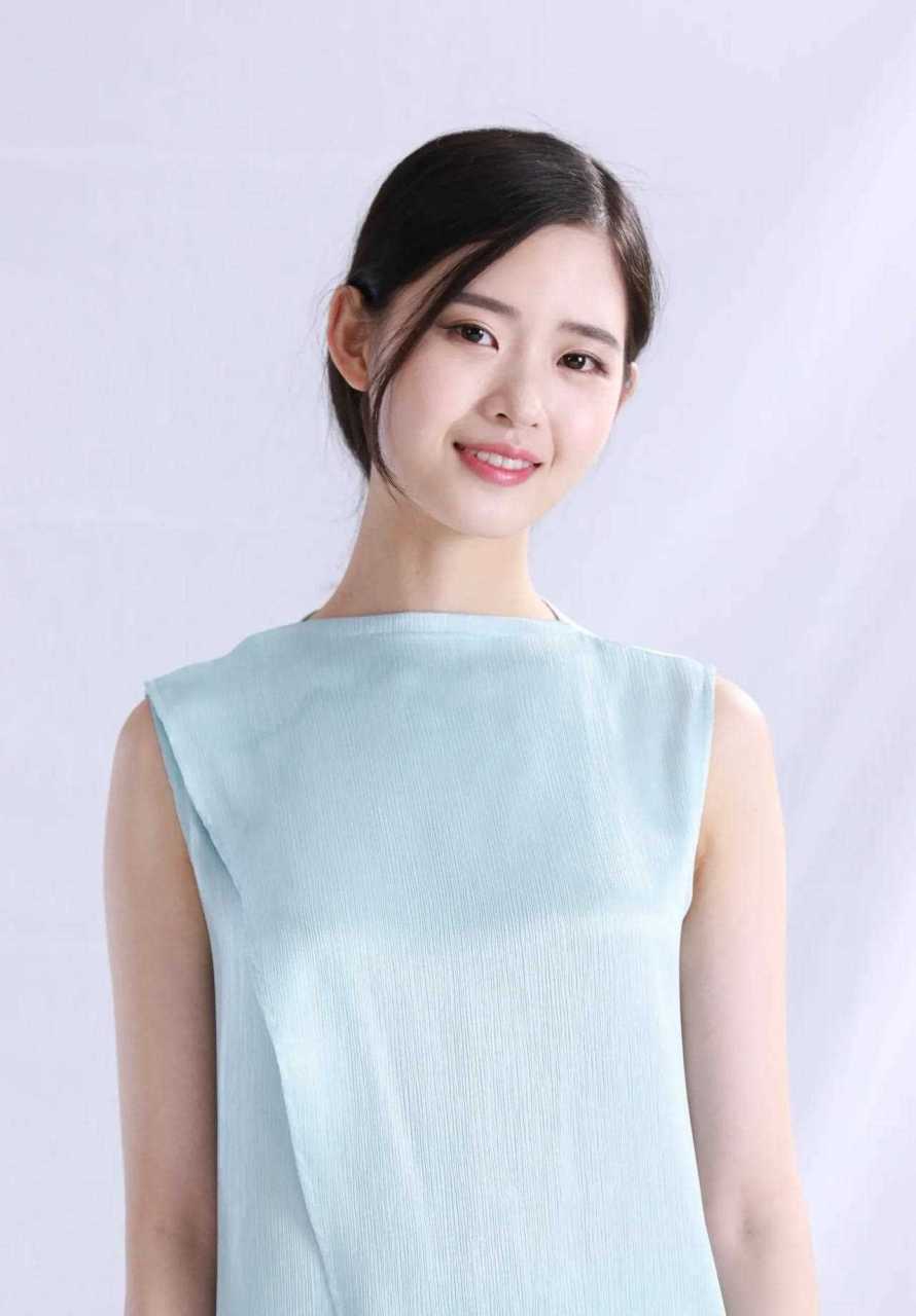 清纯美丽应亦涵棚拍写真[心]