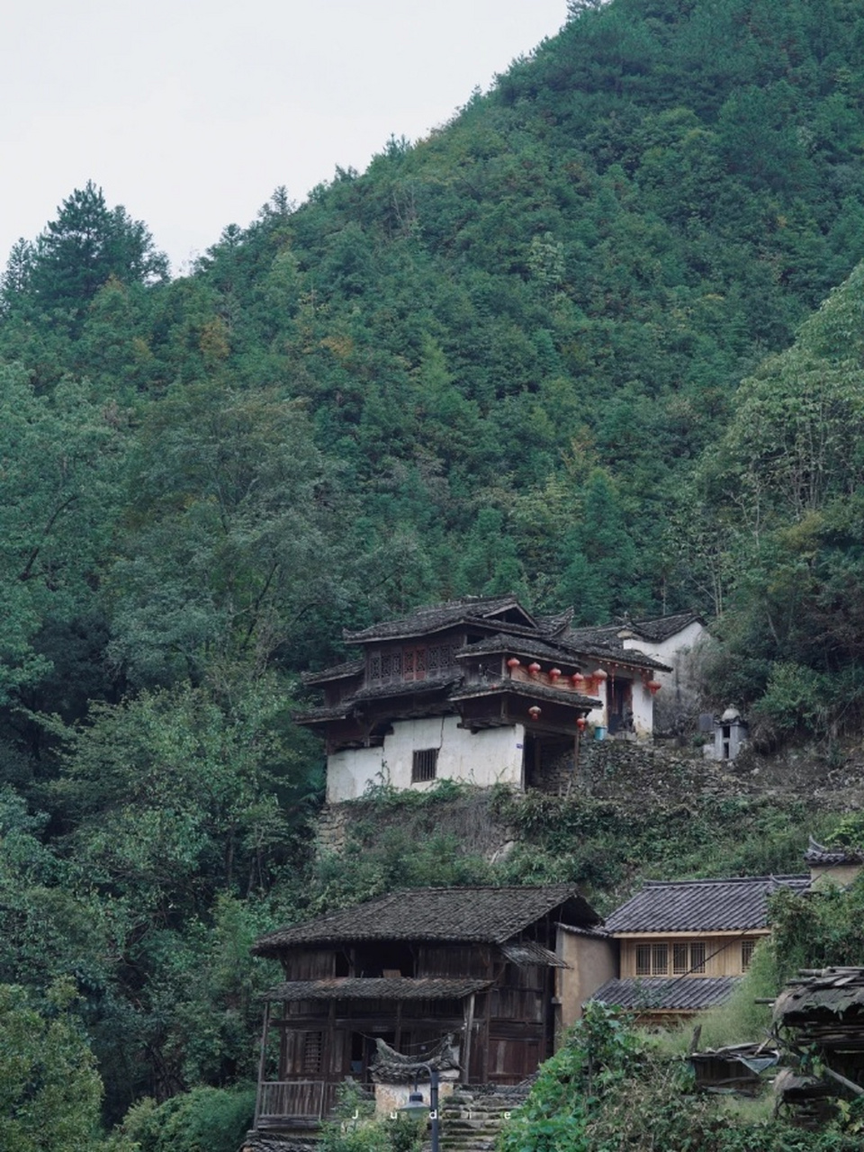 一去二三里,烟村四五家  墙瓦六七间,八九十枝花