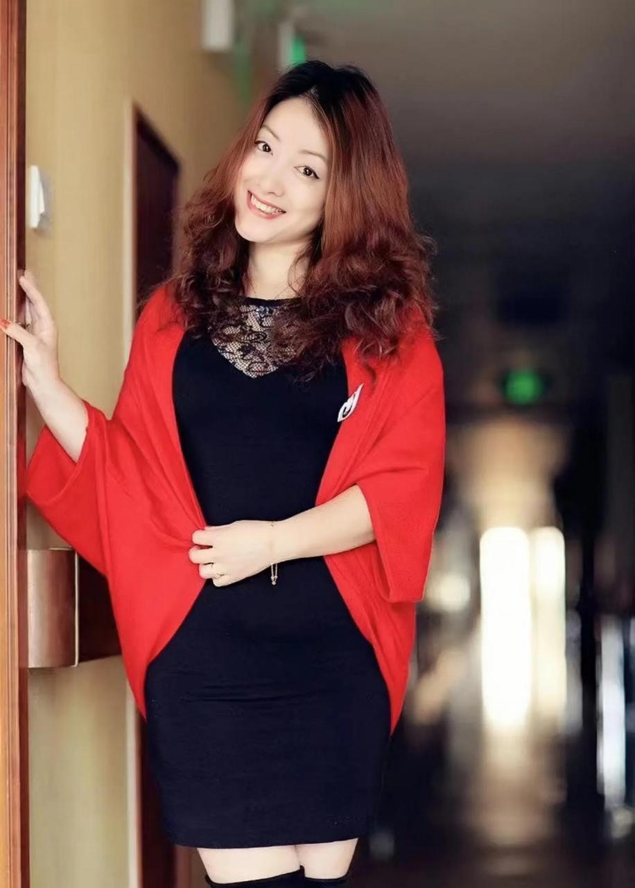 知道这个照片的网友应该岁数都不小了,不知道这个阿姨现在是什么状态?