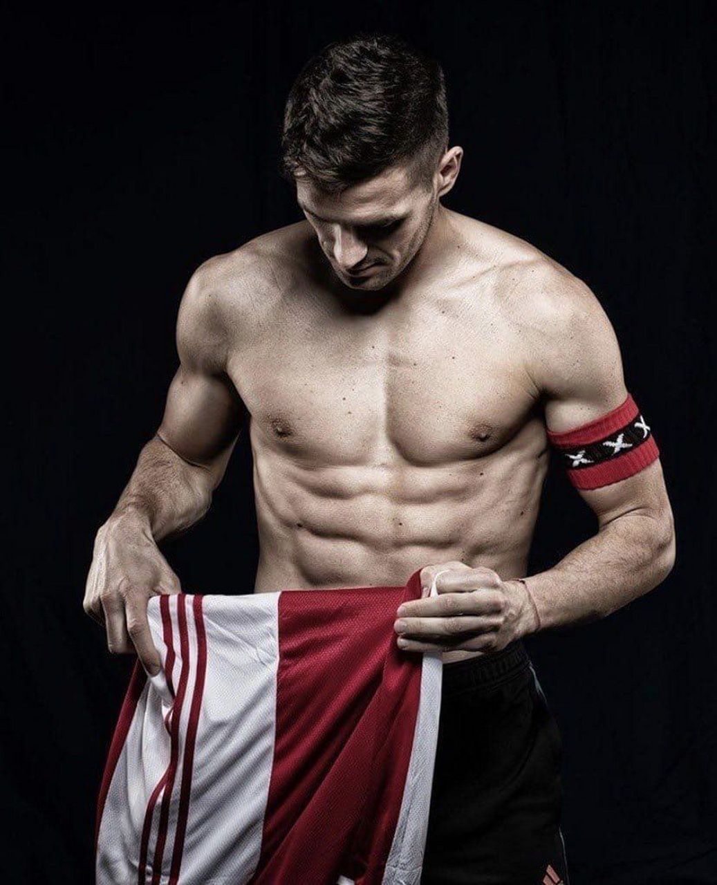 官方消息:杜桑·塔迪奇和阿贾克斯已经达成终止合同的协议.