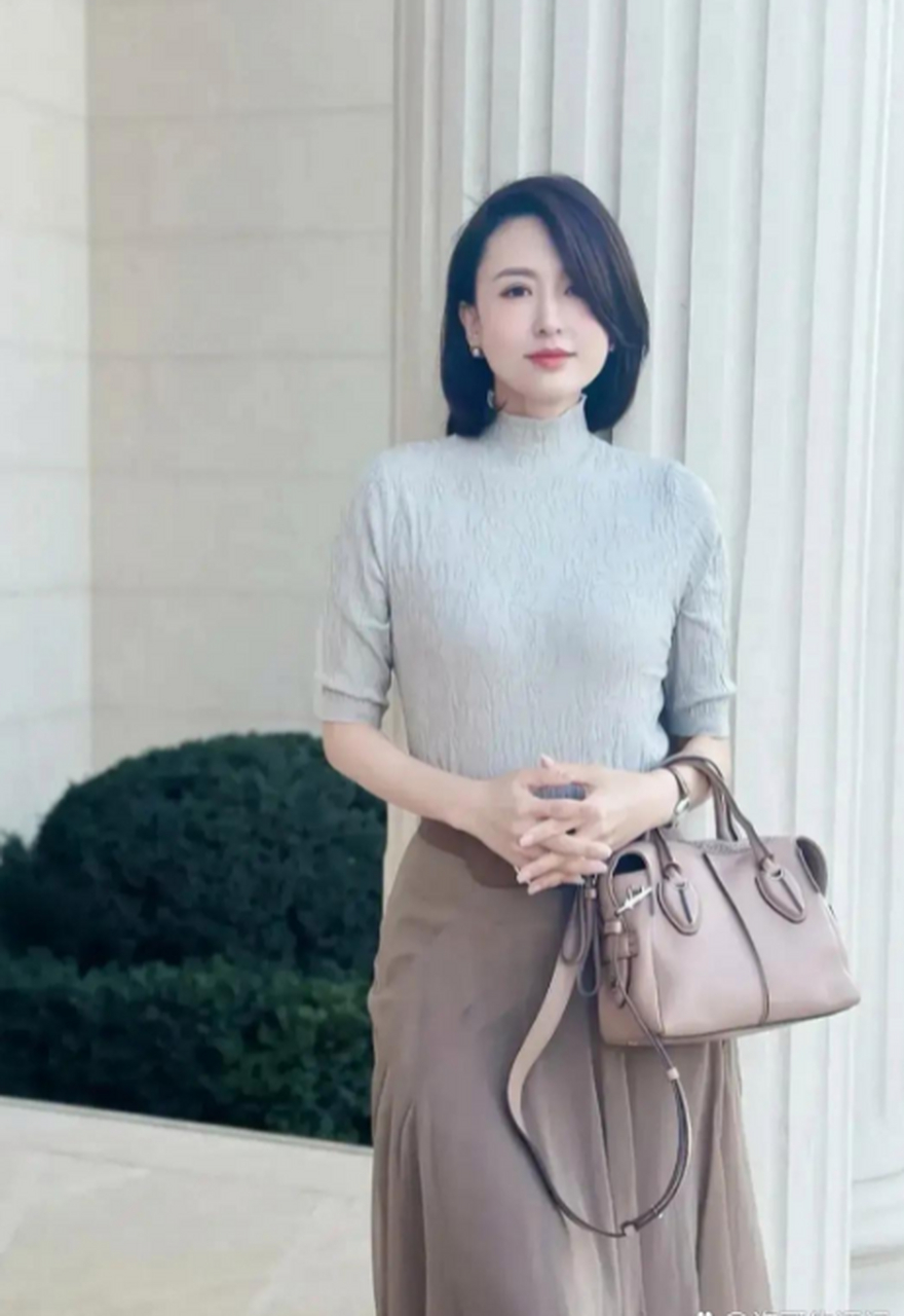 张美女气质非凡,高雅富态韵味十足漂亮!