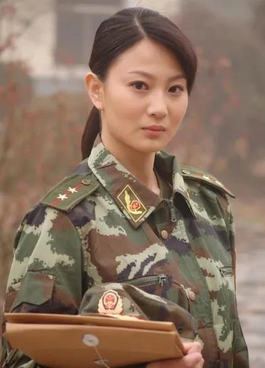 侯梦莎,身高169cm,体重50kg,身材高挑苗条,性感妩媚,活波可爱,动作