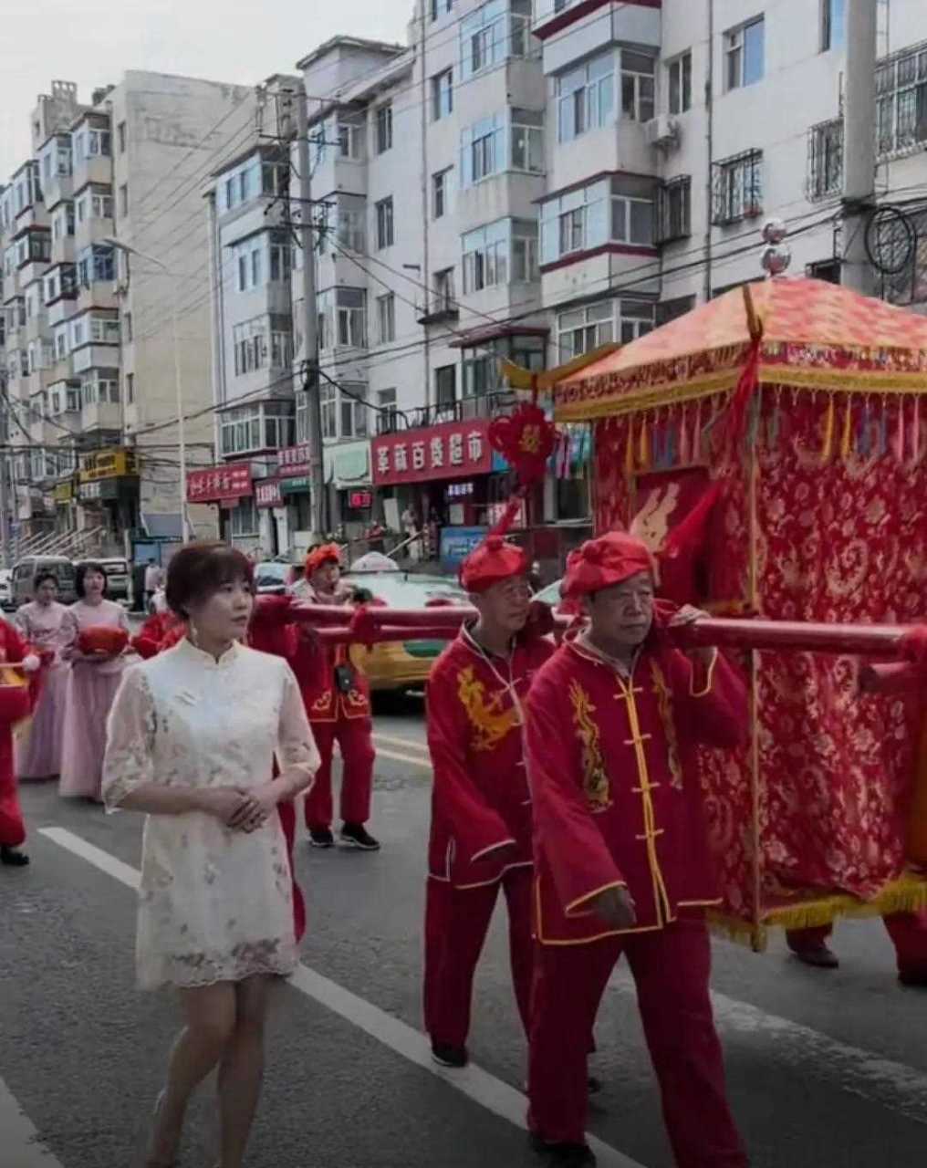 高头大马八抬大轿图片