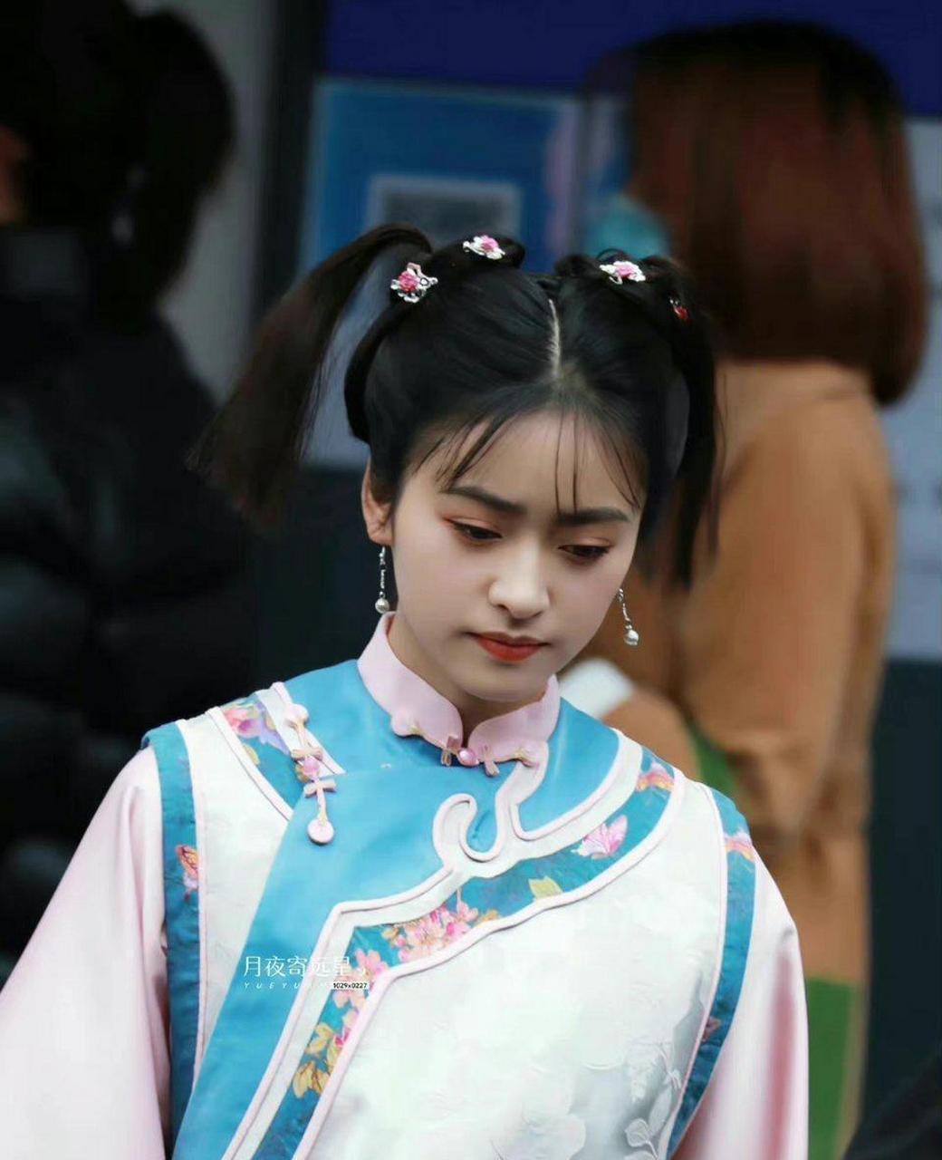 沈月的古装确实不太好看,明明是女主角,看上去却像一个丫鬟.