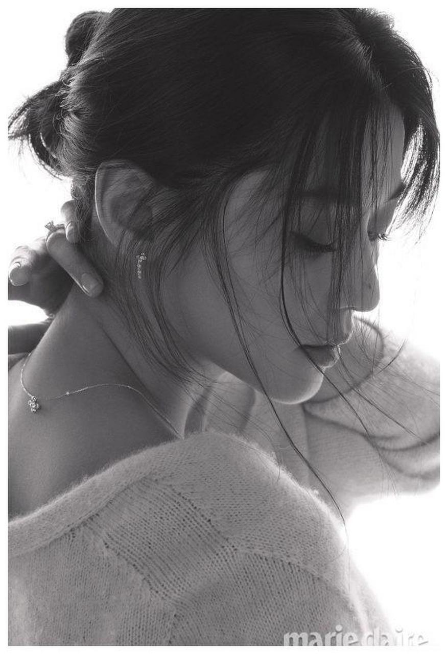 全智贤黑白大片写真,气质满满,魅力十足