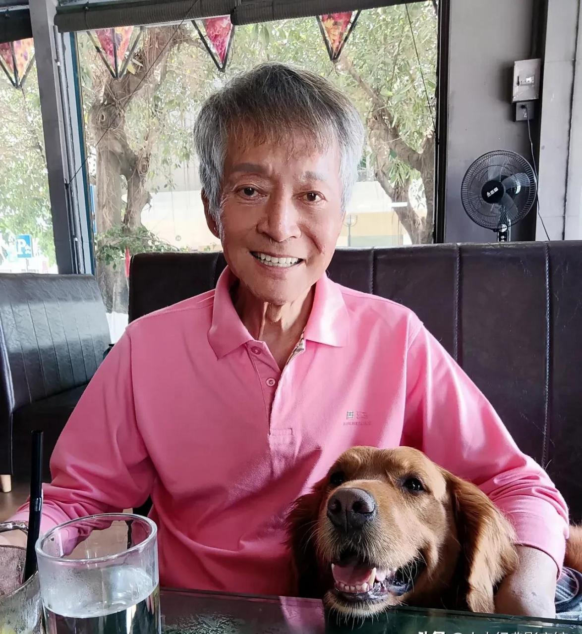 领动计划# 香港著名演员方刚,今年他已经73岁了,状态还是不错,年轻的 