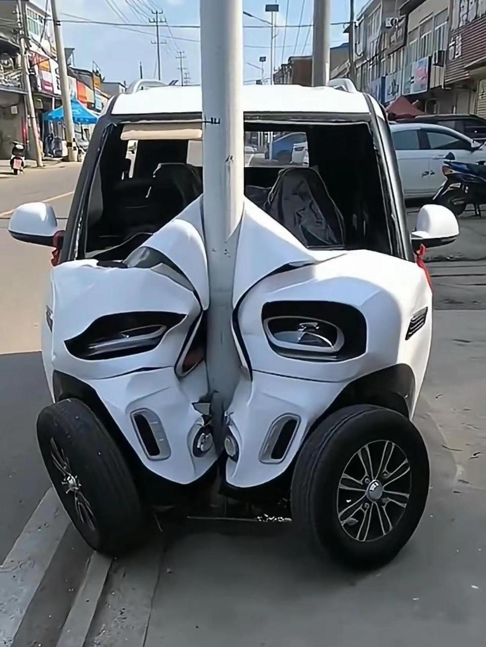 这车是纸皮做的吧?