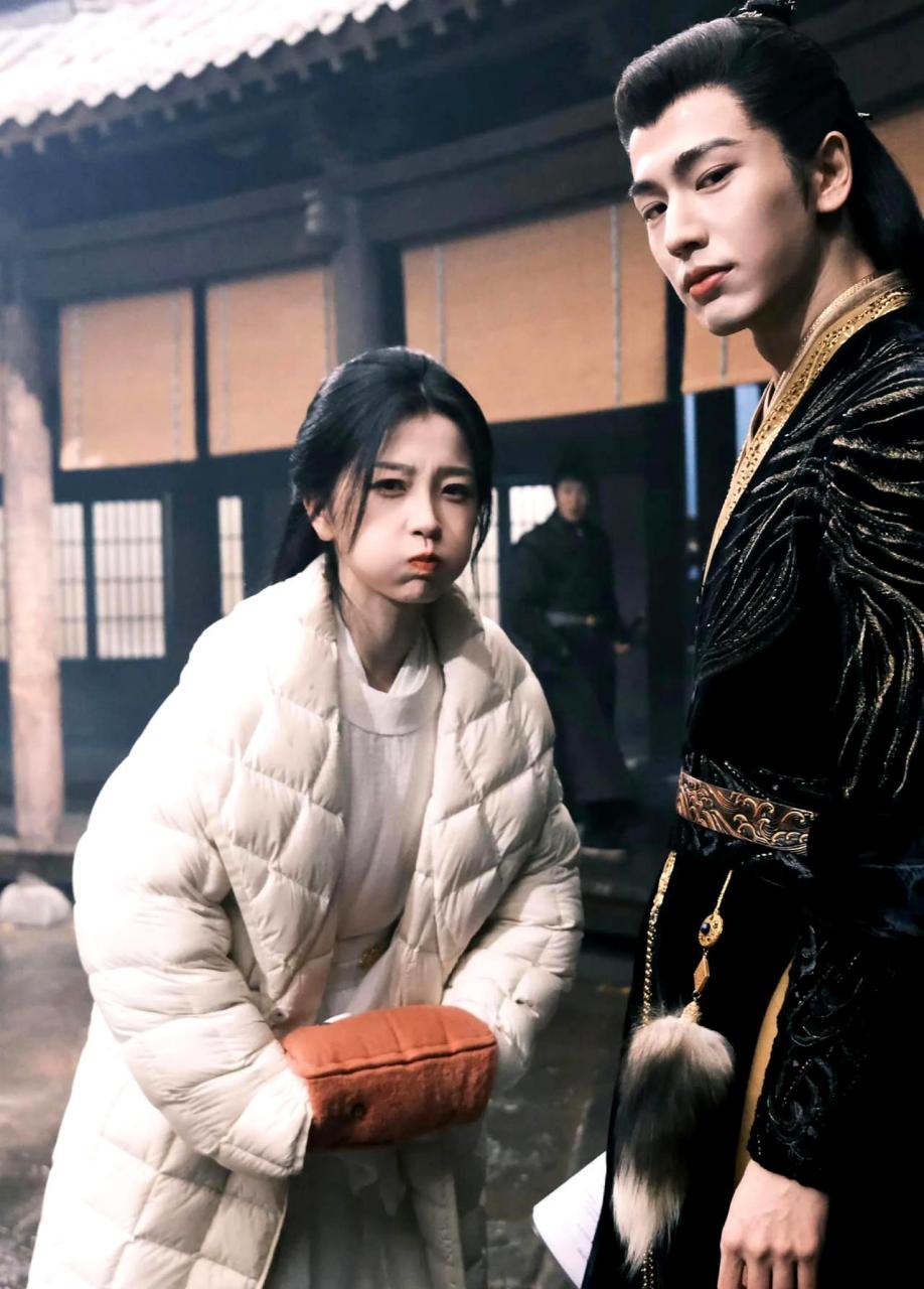 大家觉得谁和谁更配呢?我期待着虞书欣和白鹿能够演一部