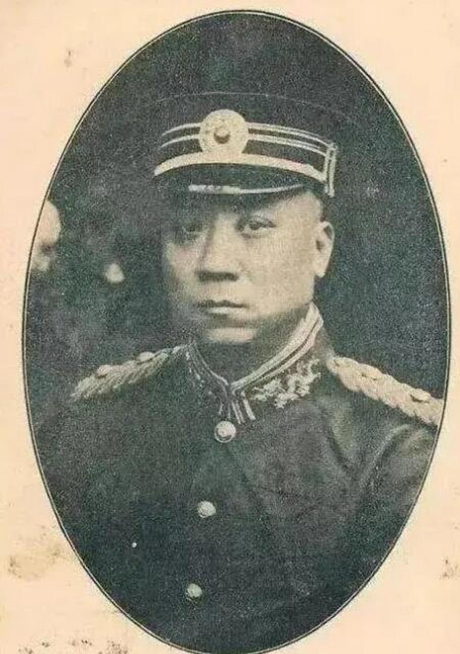 民国时期,李烈钧对好友龚永的妻子华世琦产生了爱意,为了赢得她的心