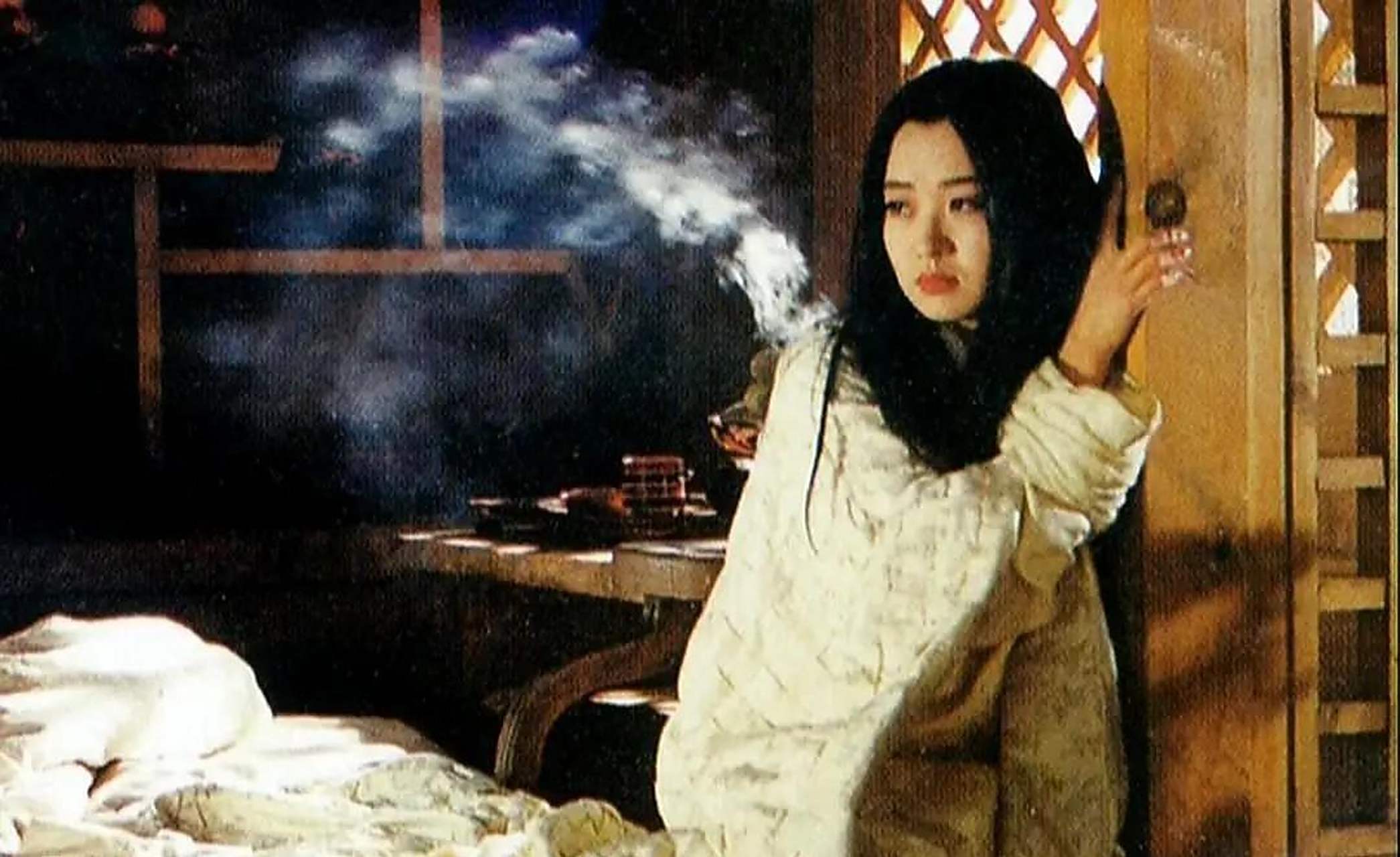 忘情的亲吻着他的脸颊,脖子……好久之后,栎阳公主和衣躺在高渐离的怀