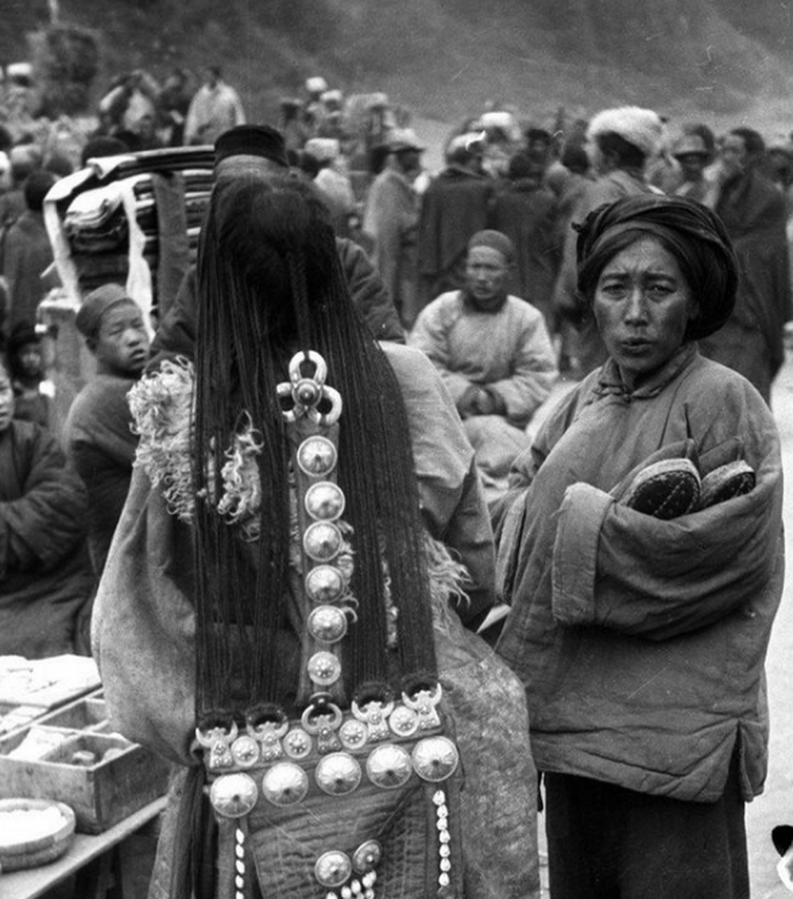 历史老照片 1936年的青海藏族妇女生活风貌.