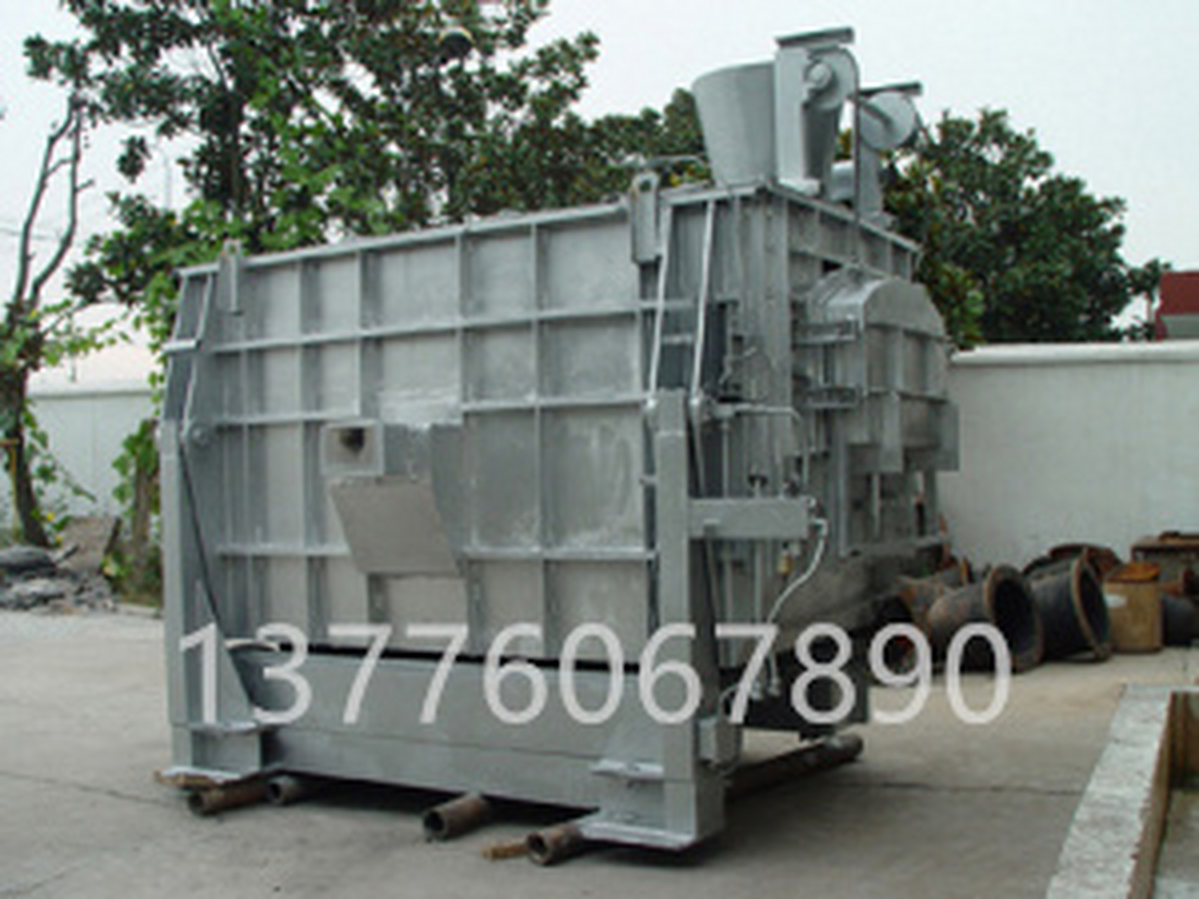 熔化炉 熔化炉-是一种用来将金属,玻璃等材料熔化的设备,通常用于冶金