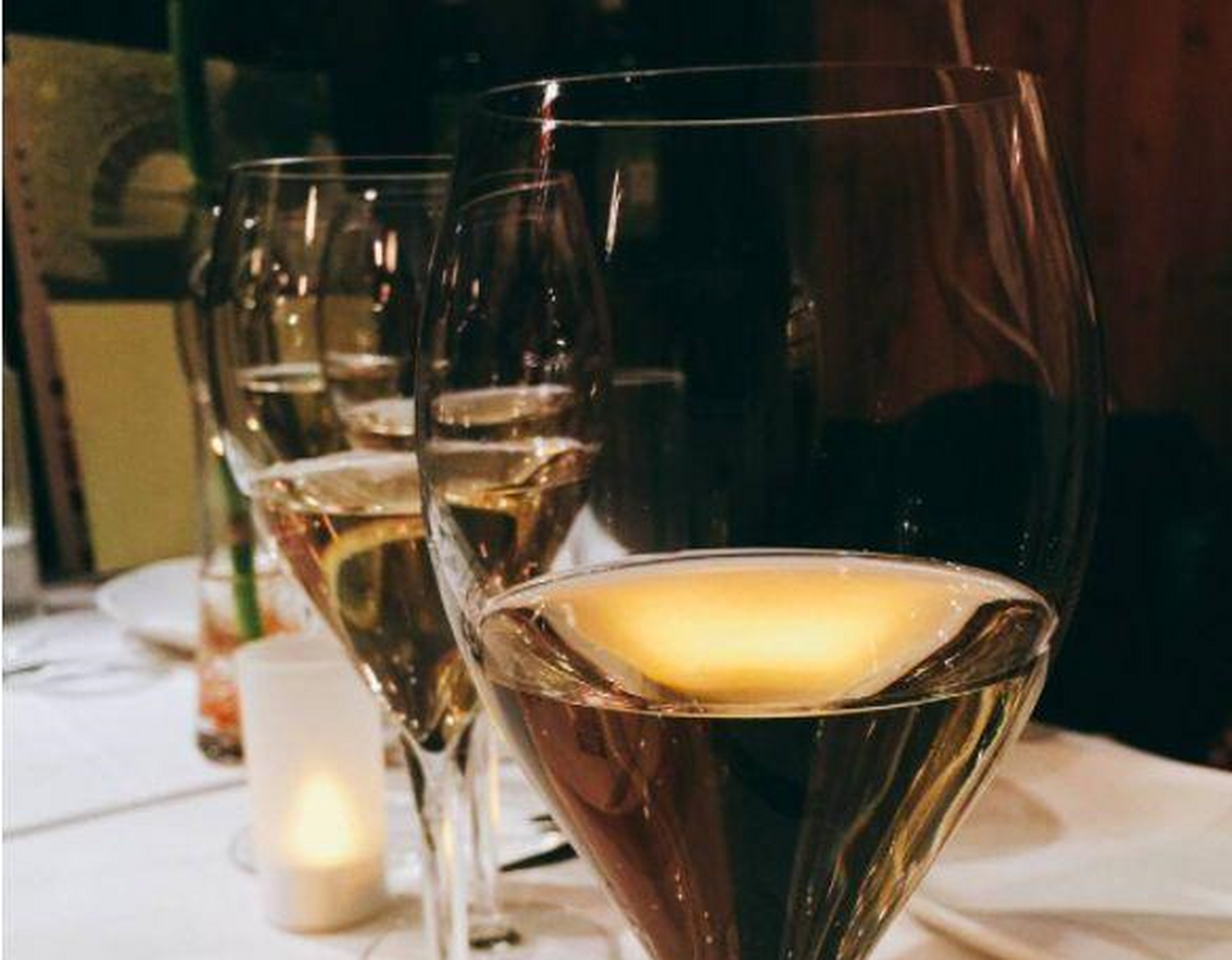 极干型起泡酒建议配餐:奶酪盘,蘑菇烩饭或小炒干贝