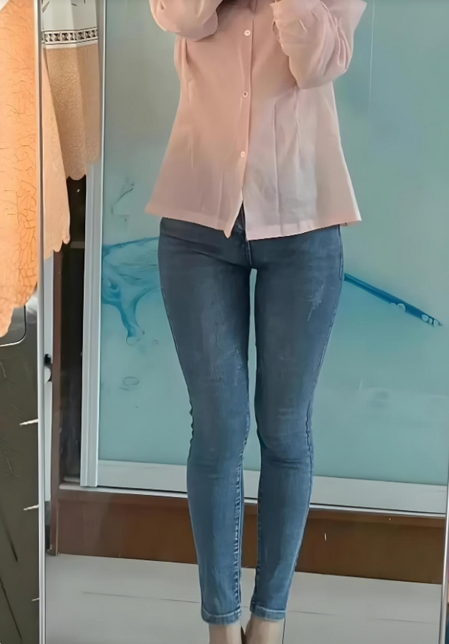 嫂子问我她穿牛仔裤好看不好看?