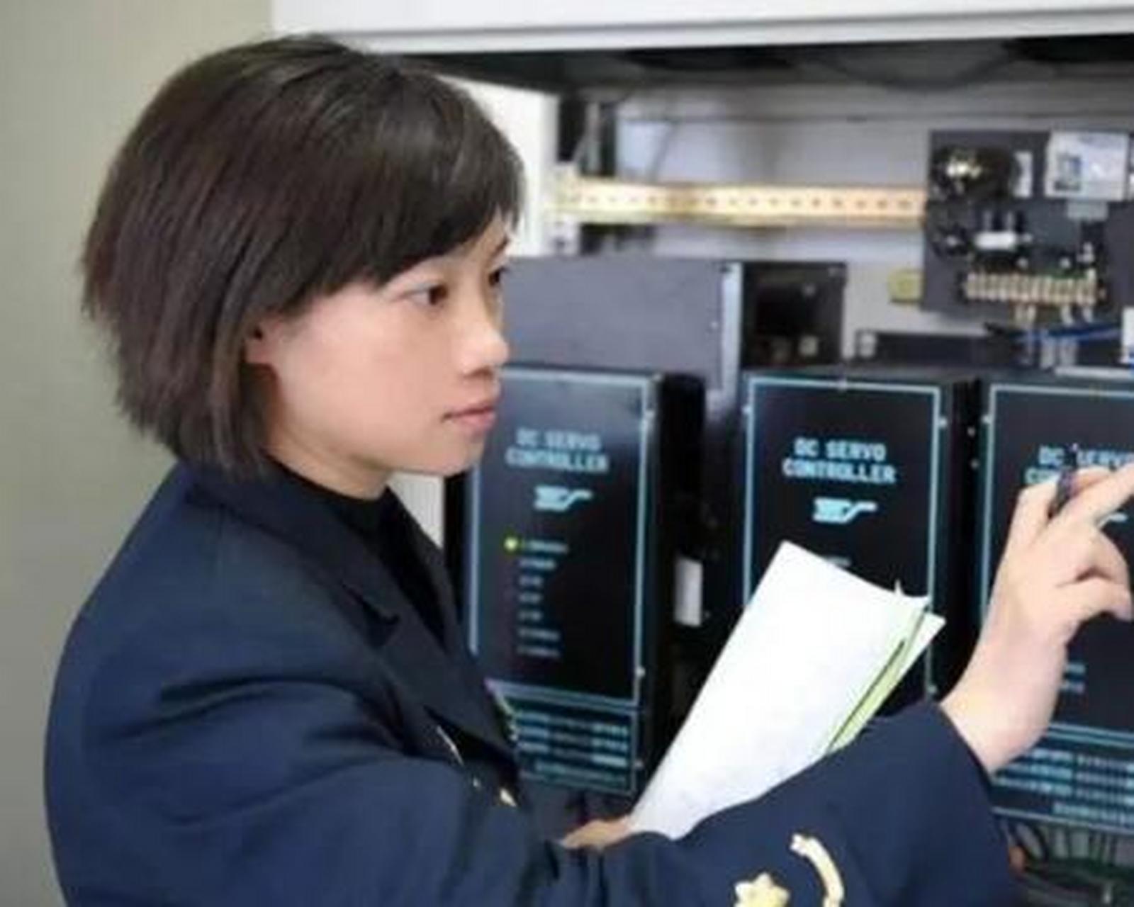 "1992年,杨屹到海军装备研究院报到时,众人纷纷摇头.