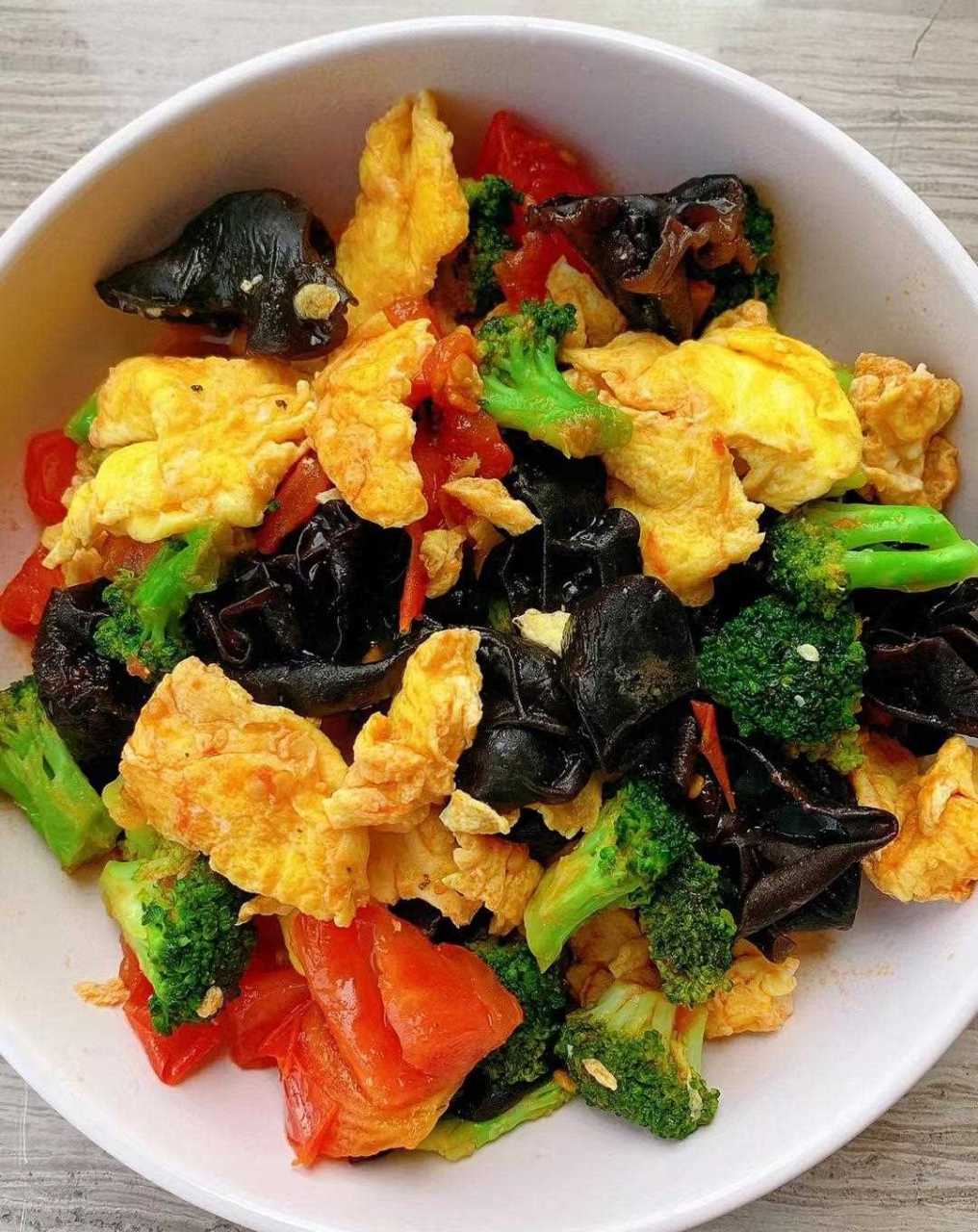 番茄西兰花炒鸡蛋这样做,私教说这个是掉秤神器!