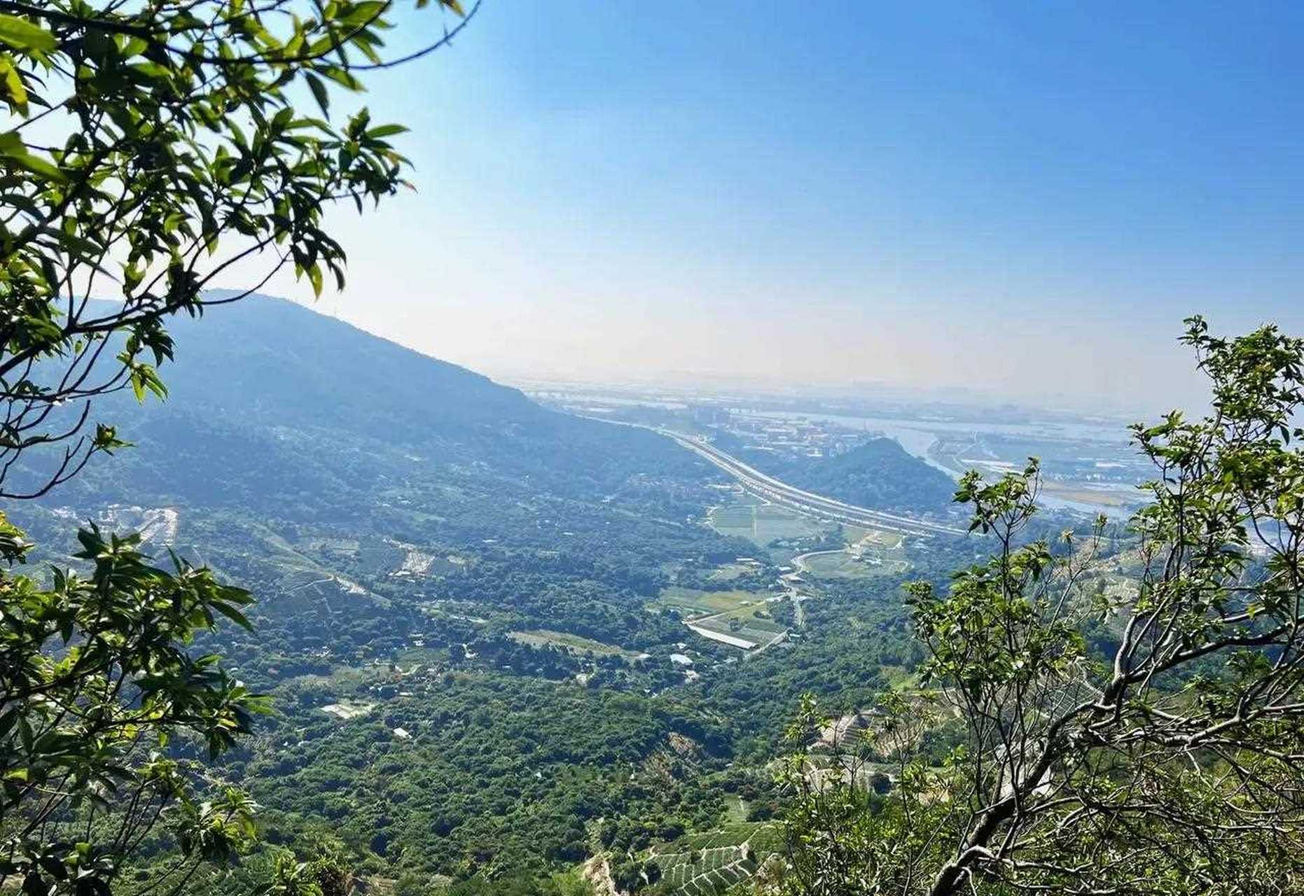 坦洲"小华山"神湾丫鬟山陡峰登2峰|||神湾丫髻山位于广东省中山市