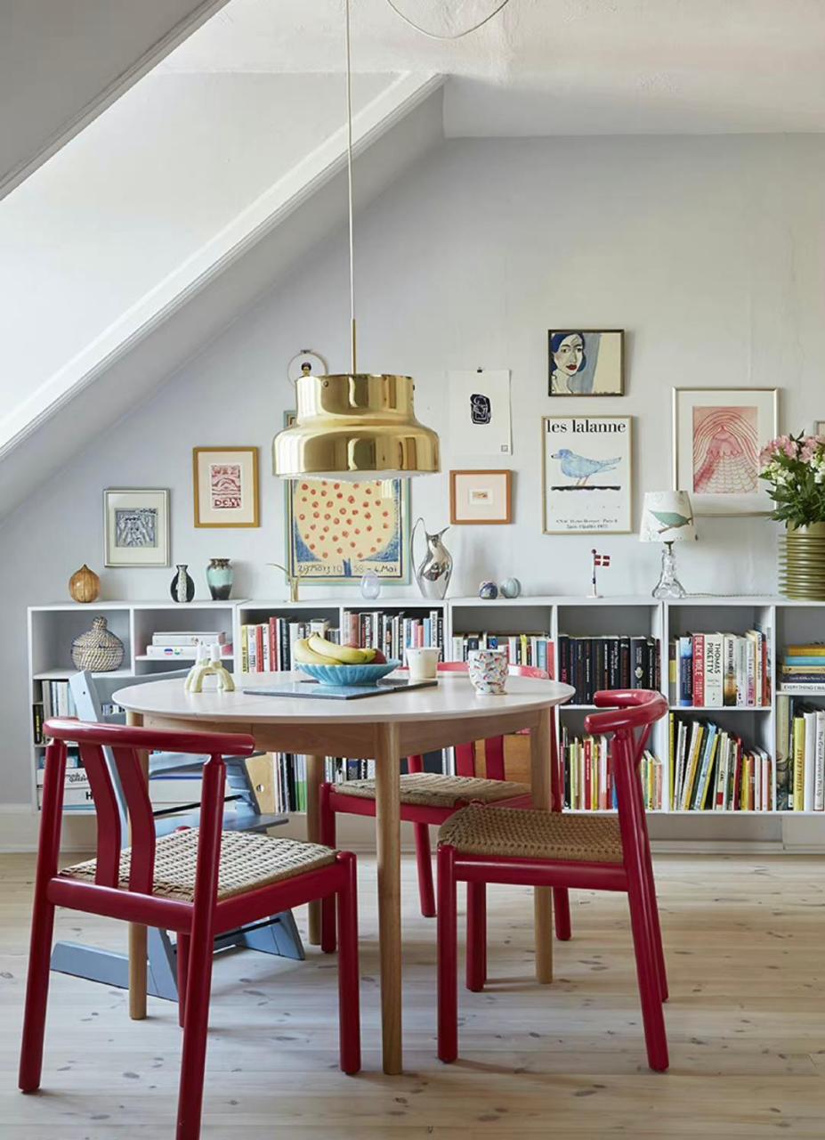 [鸡蛋] 带阁楼的房子 [鸡蛋] 因为斜坡顶,层高不够的影响,很多人觉得