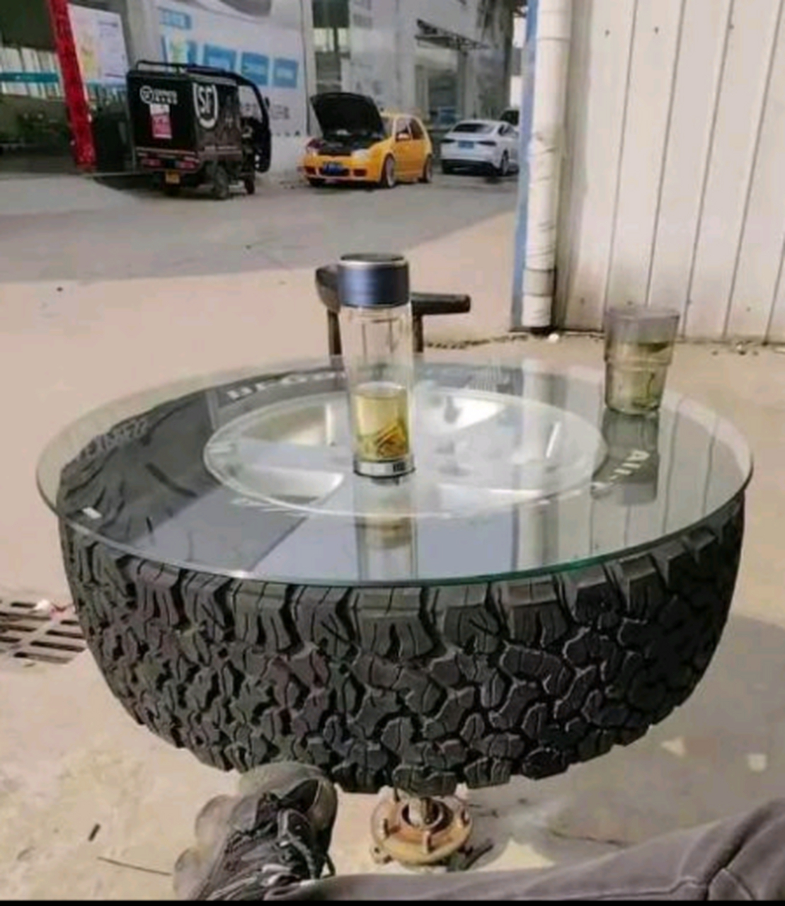 旧轮胎做的茶几