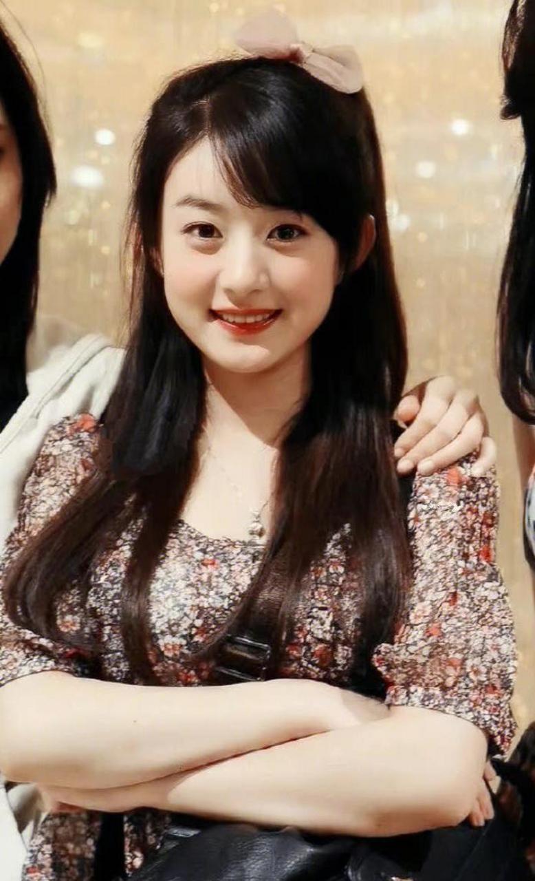 不是所有的胖都很丑的,  感觉赵丽颖胖胖的时期还蛮可爱的,肉嘟嘟的