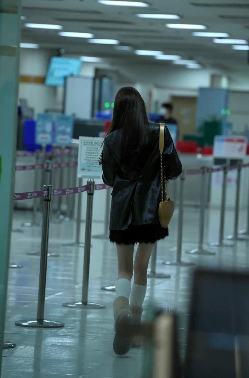 被张元英背影扣了