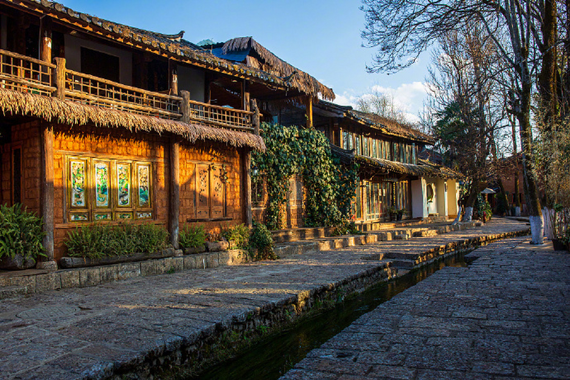 丽江约4公里远的地方,这里是纳西族先民在丽江坝子中最早的聚居地之一