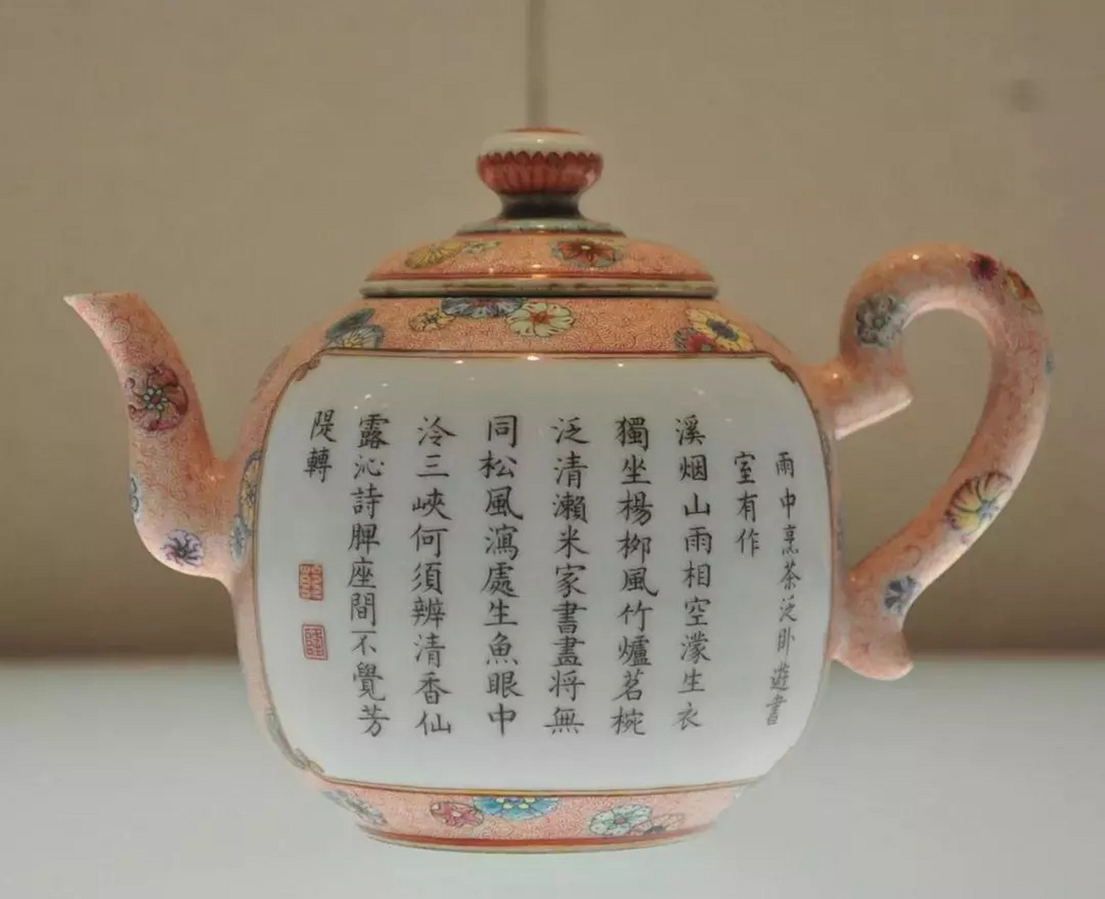 清代 乾隆粉彩雨中烹茶园景题诗茶壶 非常精美的茶壶,录有乾隆御制诗