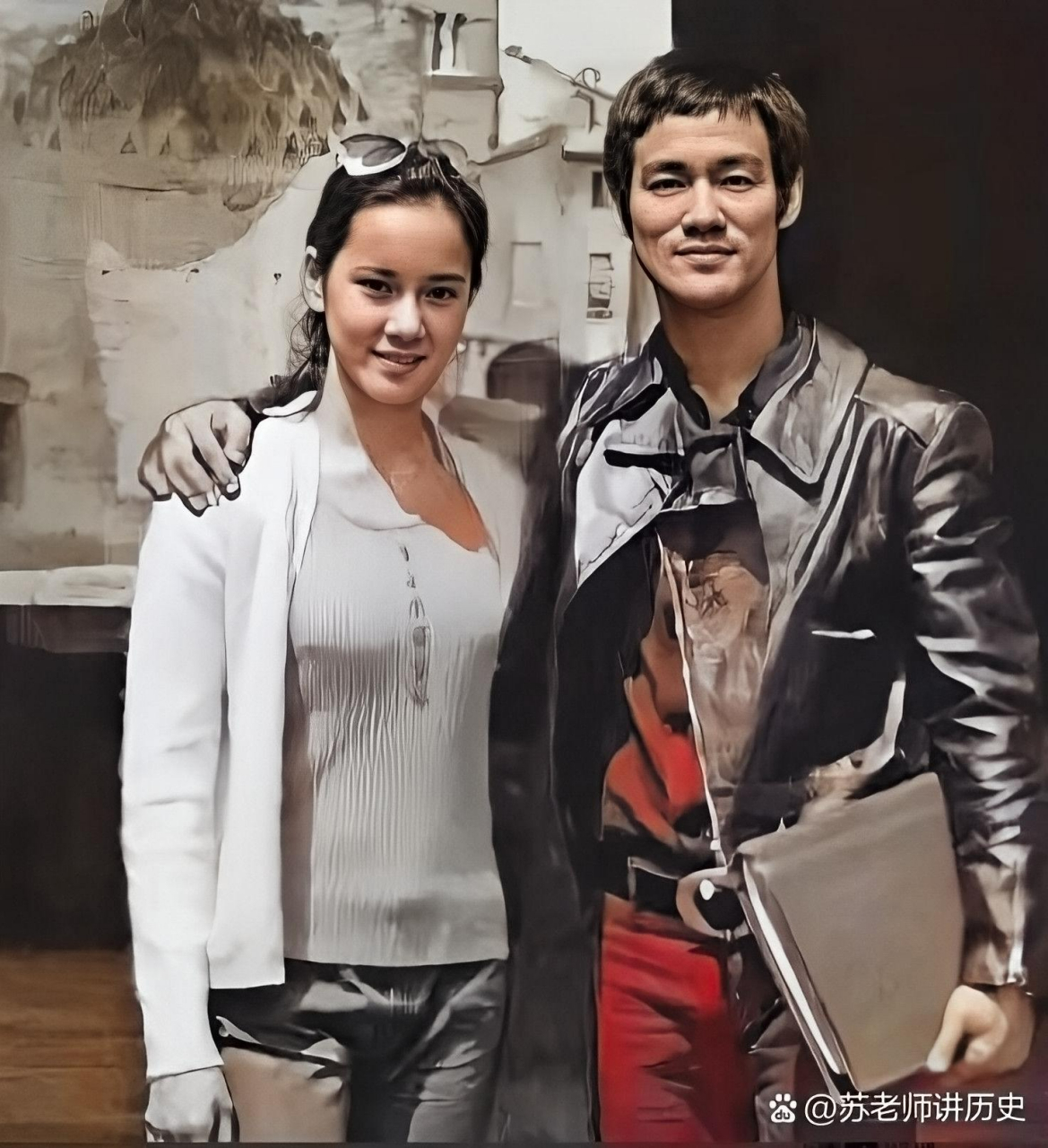 1972年,当时32岁的李小龙和20岁的苗可秀一起去罗马旅行,留下了这张张