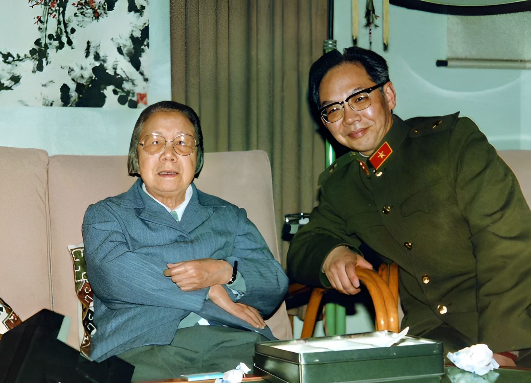 而周尔均作为侄子也不负众望十分优秀!不仅从伍军中授衔少将!