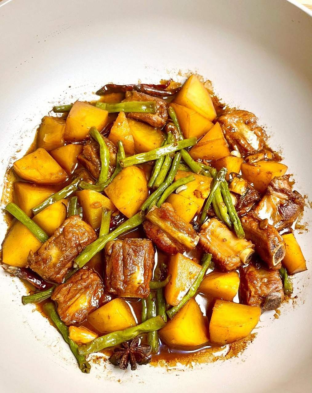 【排骨土豆炖豆角】 排骨软烂,豆角和土豆超级香!