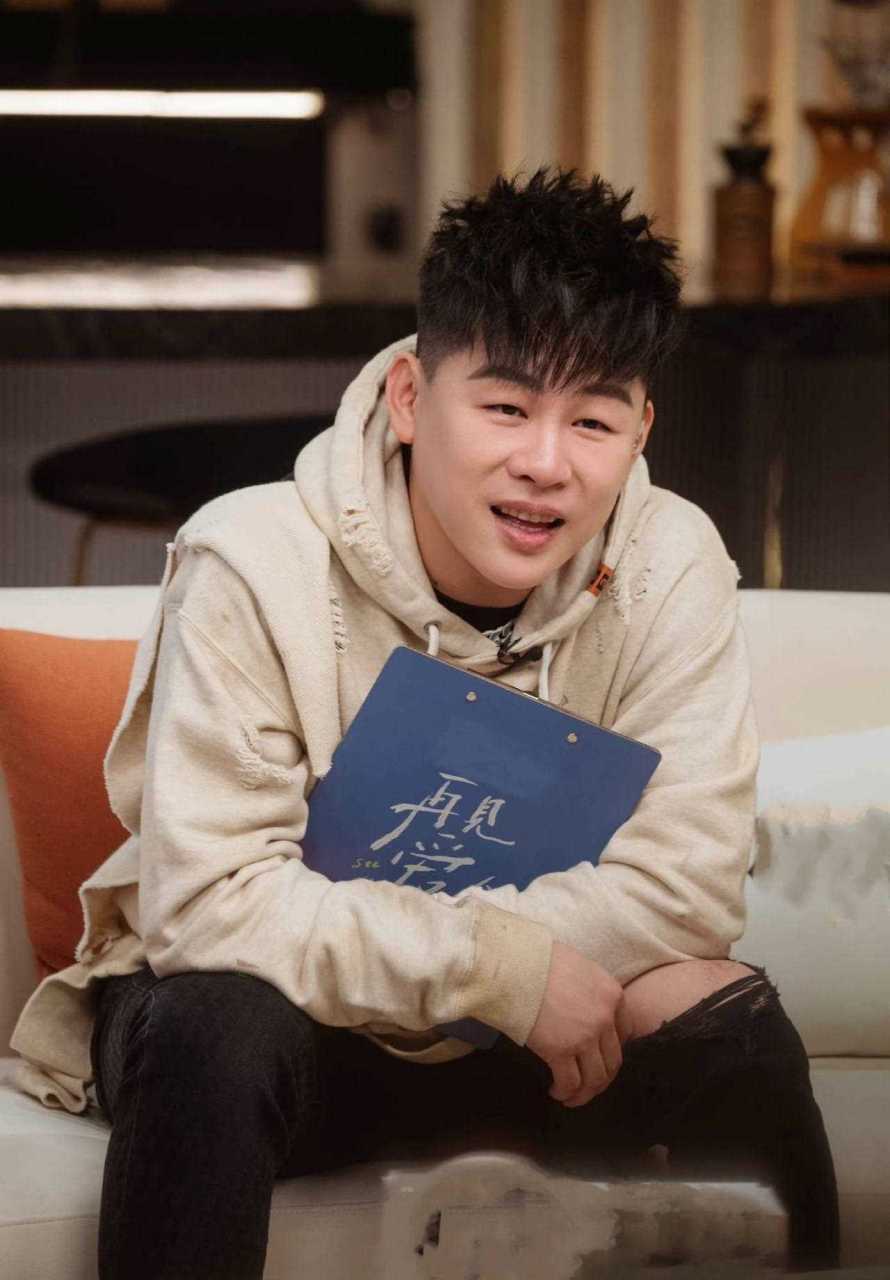 这是帅小伙是胡彦斌? [期待]  胡彦斌怎么瘦成这样了?