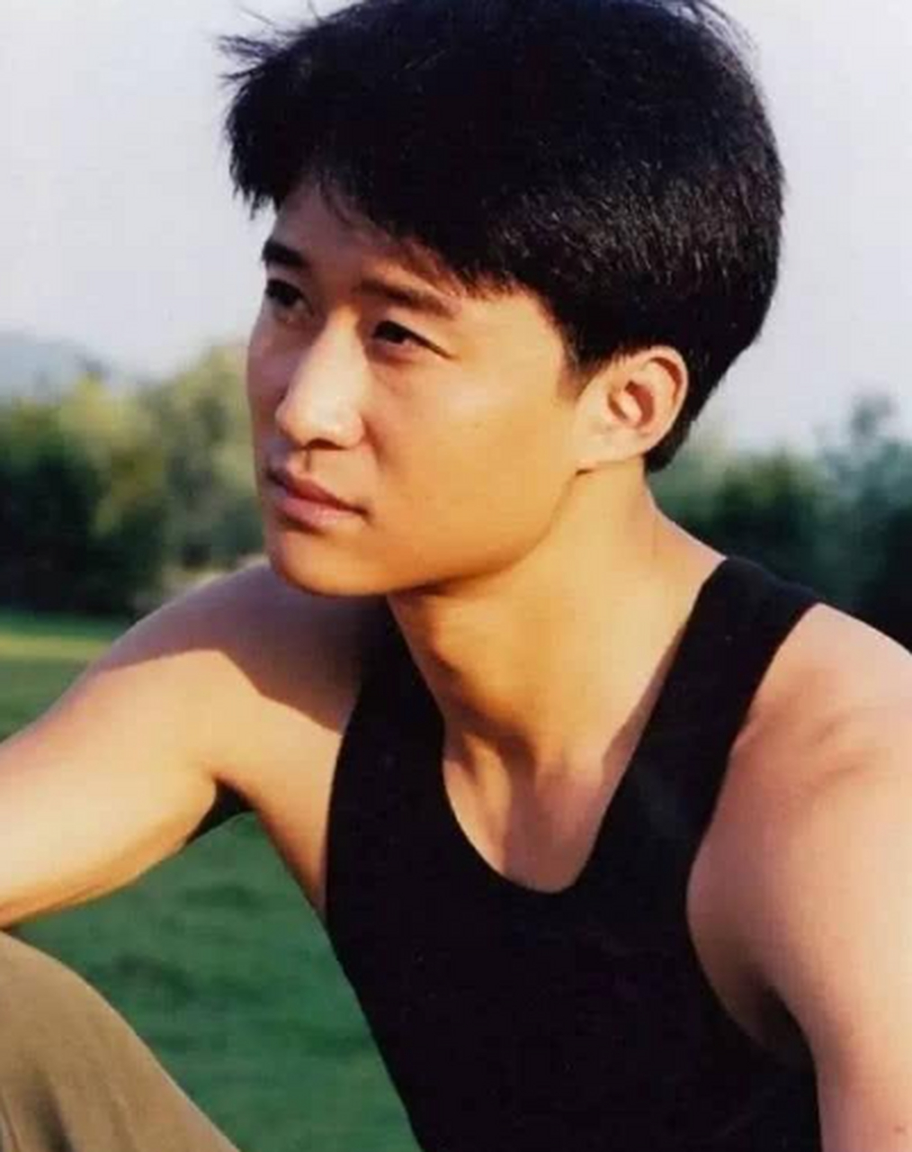 吴京"硬汉"年轻时照片,骨架虽小,练出了一身筋呀 [三哈]君子坦荡荡